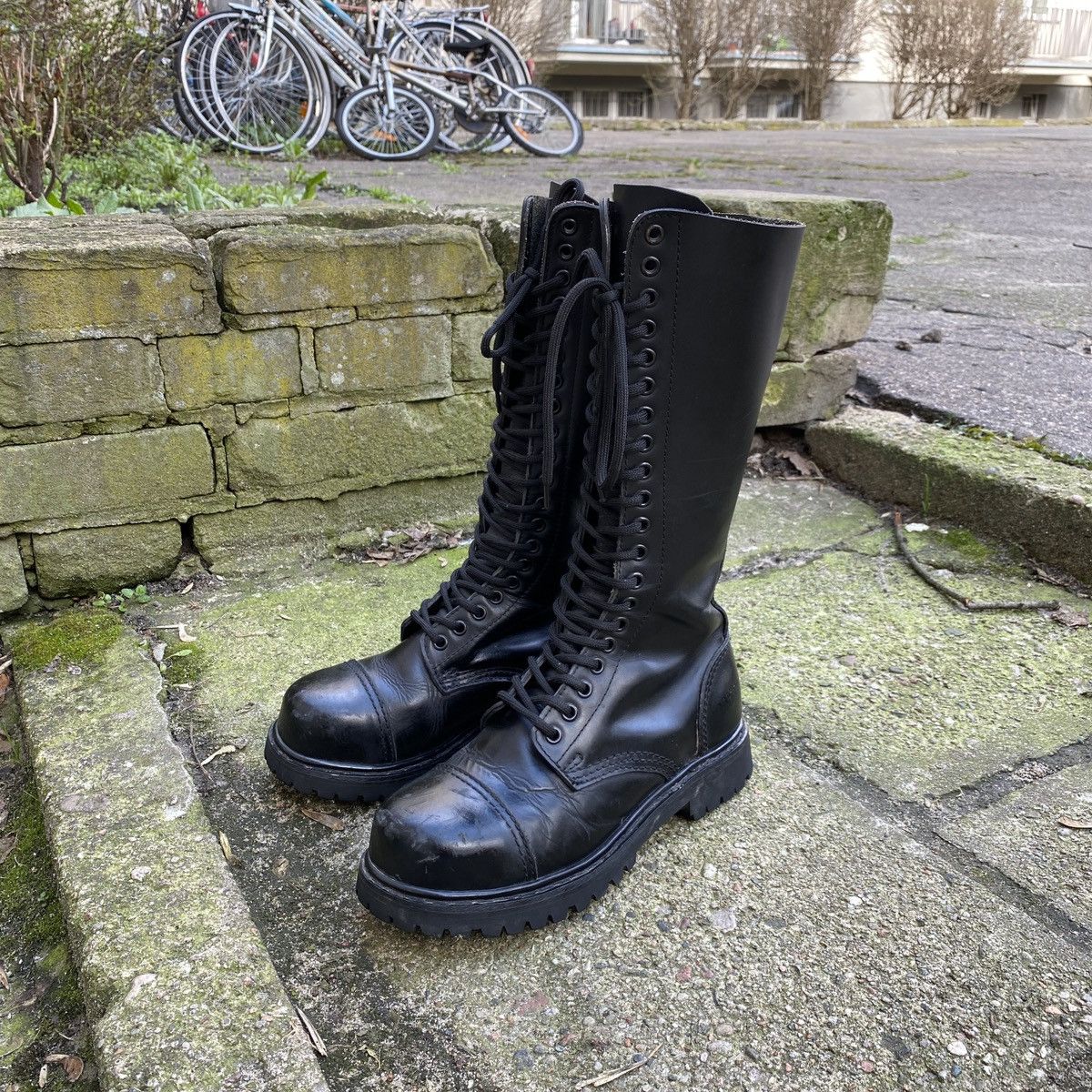 image of Leather x London Undercover Undercover England Combat Boots 20 Holes Size 9 in Black, Women's