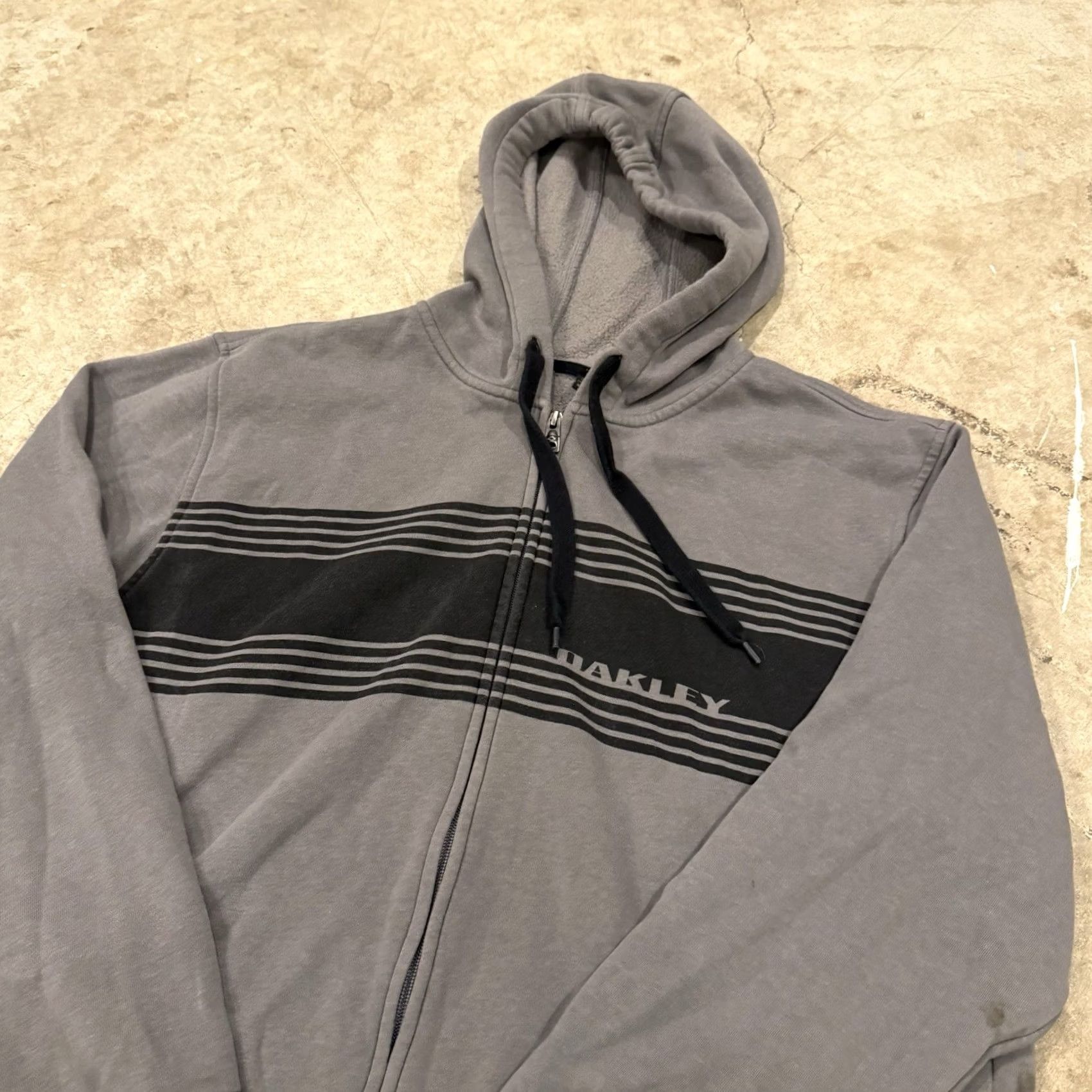Oakley VINTAGE Oakley Hoodie Mens Large Gray Striped Full Zip Sweatshirt Pockets Y2K STAINS Size US L / EU 52-54 / 3 - 6 Thumbnail
