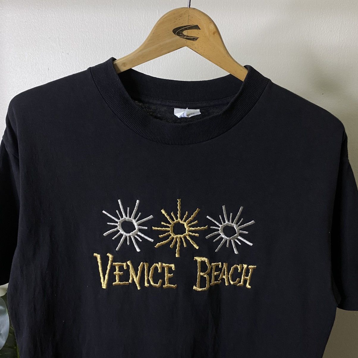 Vintage 1990s Venice Beach Embroidery Detailing T Shirt Size US M / EU 48-50 / 2 - 2 Thumbnail