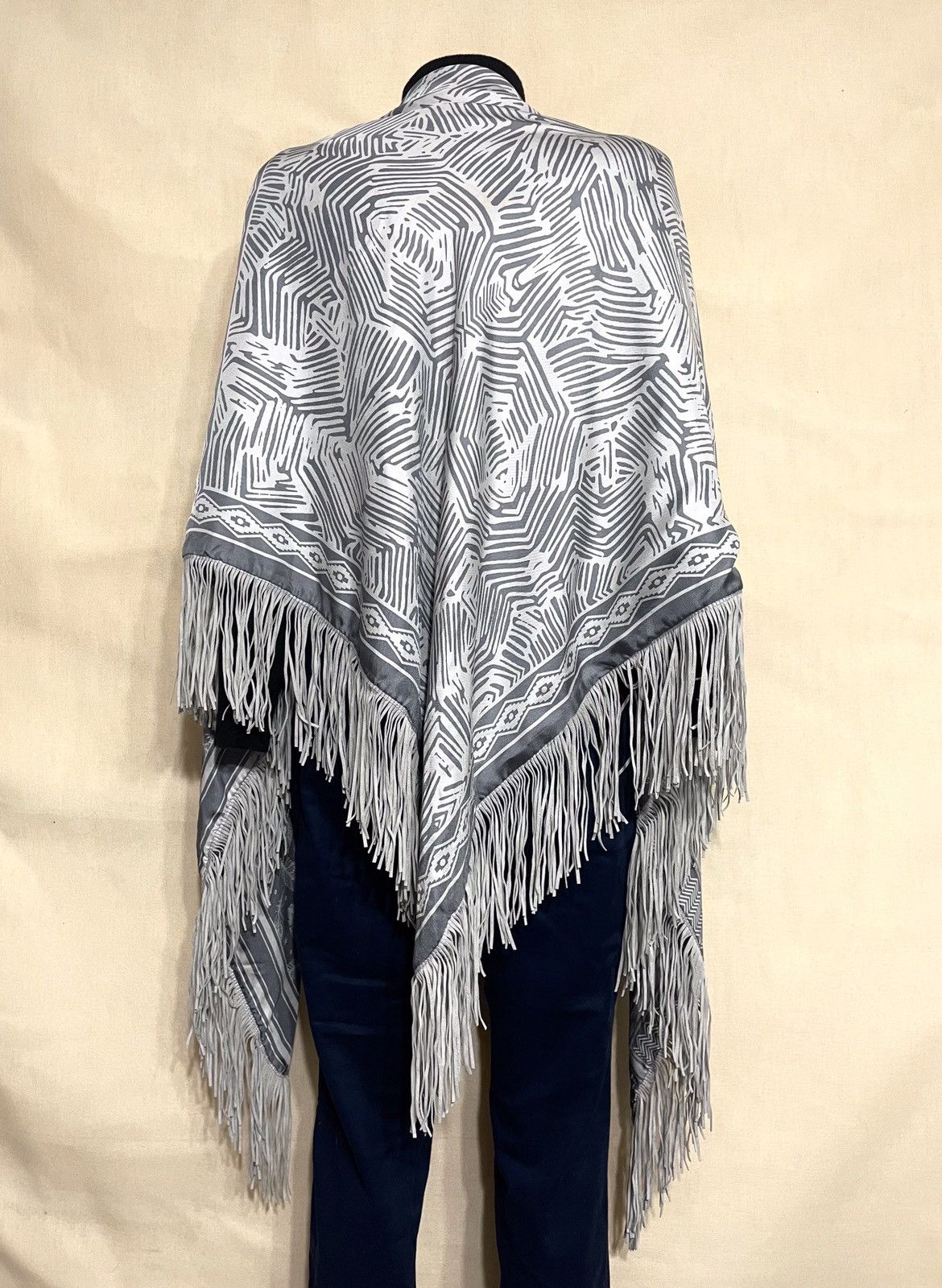 Vintage Mucho Gusto grey geometric silk scarf Size ONE SIZE - 1 Thumbnail