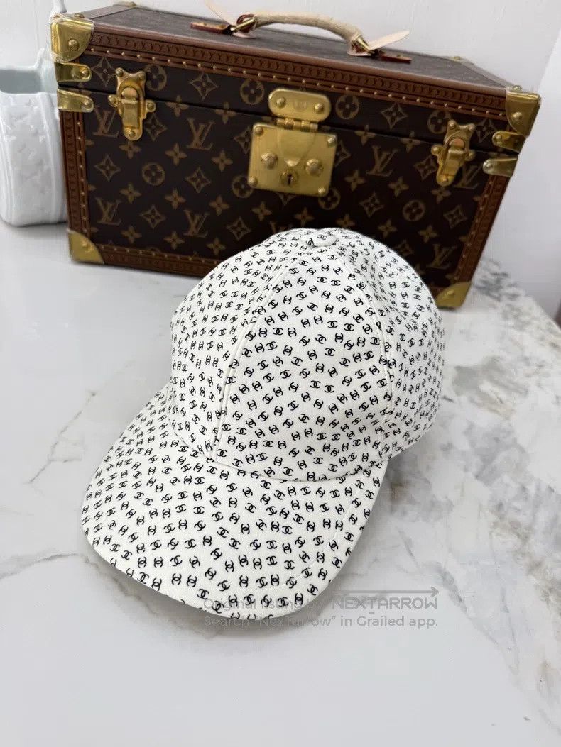Chanel 25M cocobeach beach white double c full logo baseba