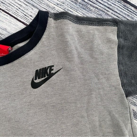 Nike Nike Women's Gray and Black Short Sleeve Cotton Crop Top Size S / US 4 / IT 40 - 4 Thumbnail