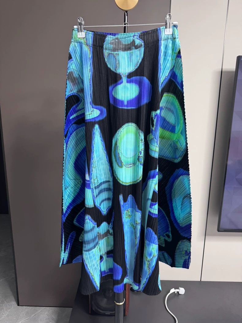 Issey Miyake Issey Miyake size:5 A blue pleated skirt with a large heml Size 23" - 2 Thumbnail