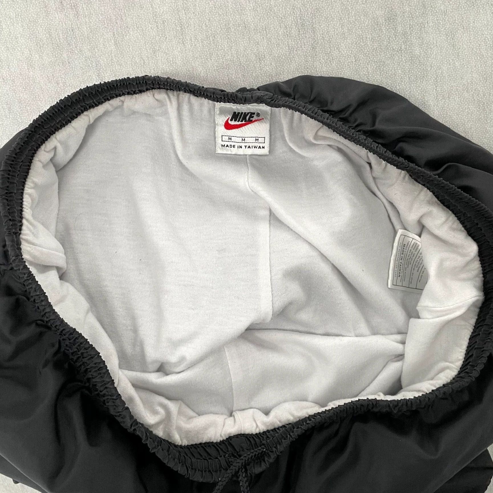 Nike VINTAGE Nike Track Pants Adult Medium Black Athletic Swoosh Logo Casual Men Size US 31 - 5 Thumbnail