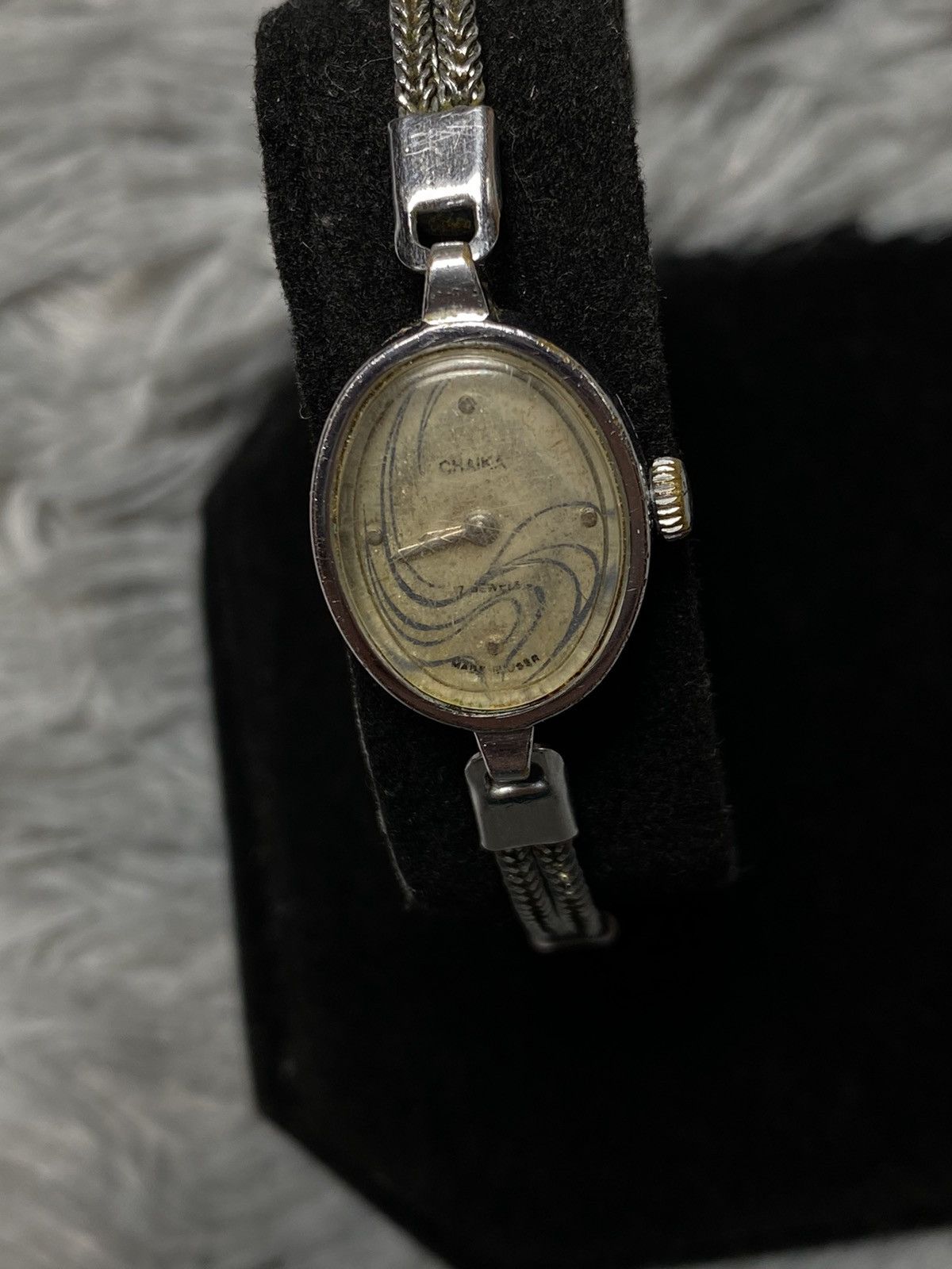Vintage Futuristic Chaika Vintage Mechanical Watch - Soviet Elegance Size ONE SIZE - 2 Thumbnail