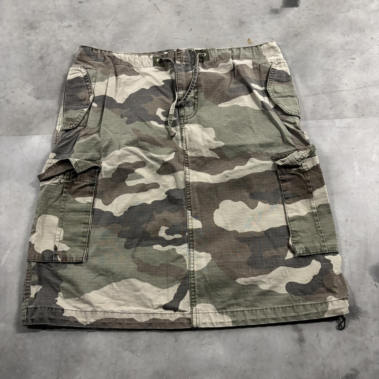 Vintage Vintage Y2K/2000s Cute Camo Skirt! Size 32" / US 10 / IT 46 - 1 Thumbnail