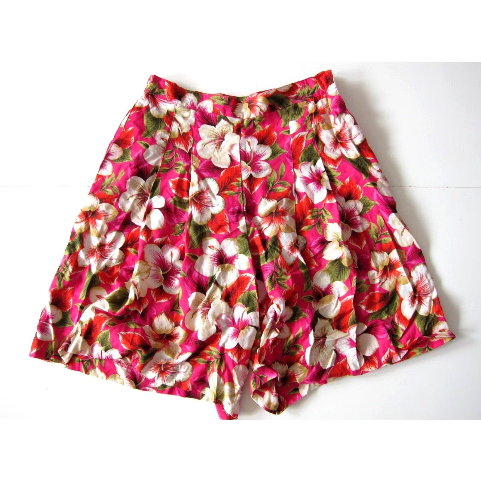 Vintage Leslie Fay Missy Bermuda Shorts Women M Pink 100% Rayon High Rise Pleated Side Pockets White Green 30" waist 16" rise 50" hip 8.5" inseam Size 32" / US 10 / IT 46 - 2 Thumbnail