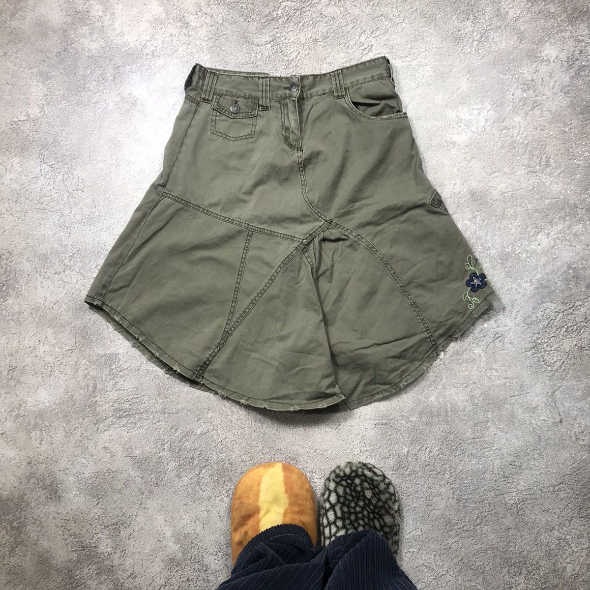 Vintage Vintage Y2K Cargo Shorts Baggy Khaki Streetwear Sun Faded 29 Size 29" - 1 Thumbnail