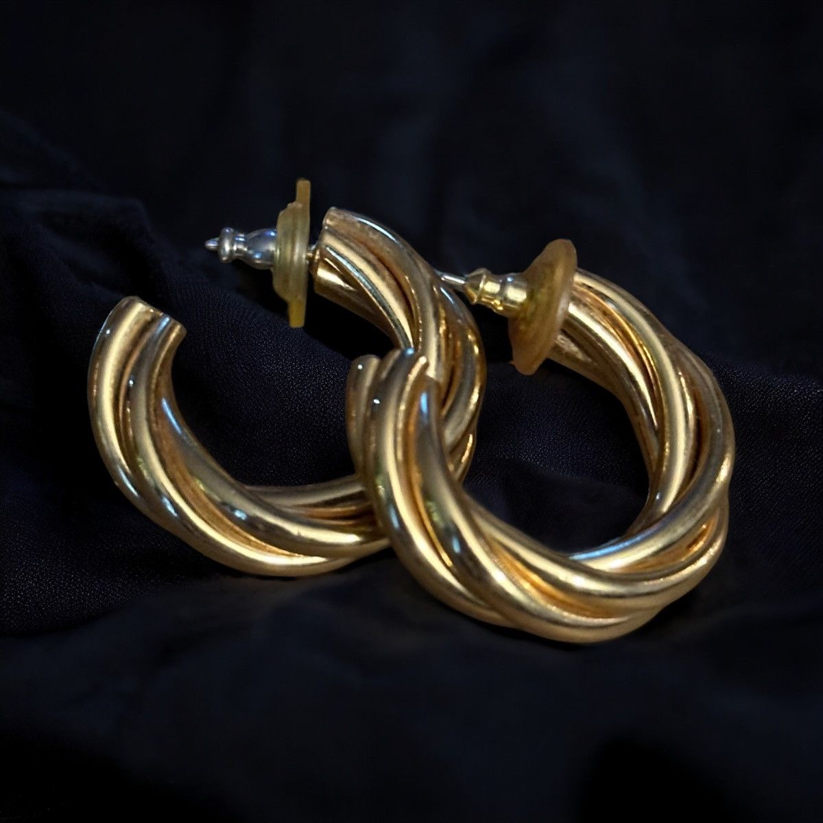 Other Chunky gold tone twisted hoop earrings Size ONE SIZE - 1 Thumbnail