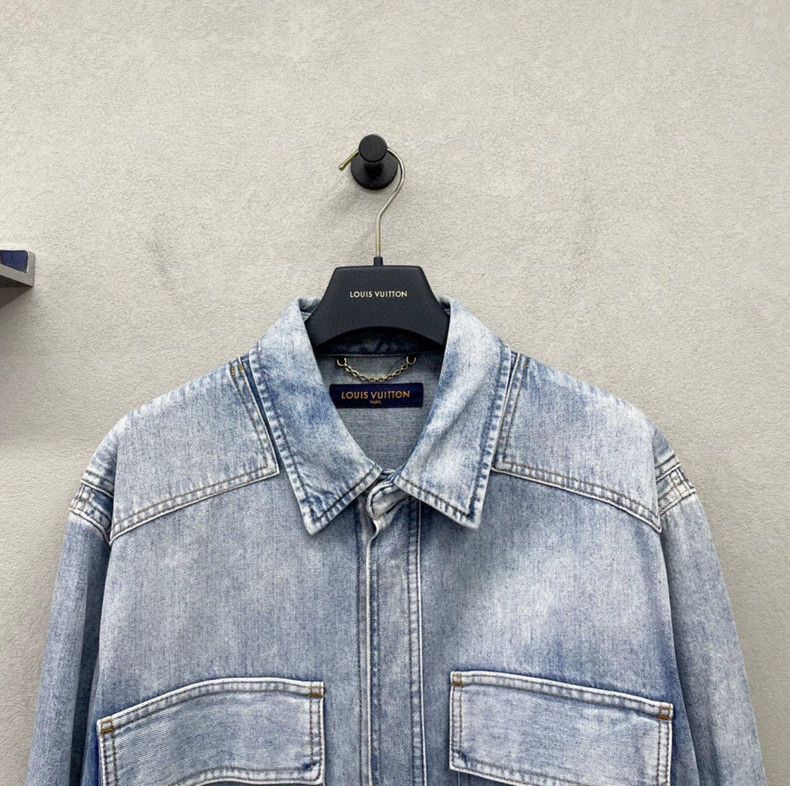 Louis Vuitton Louis Vuitton Light blue denim jacket Size US L / EU 52-54 / 3 - 4 Thumbnail