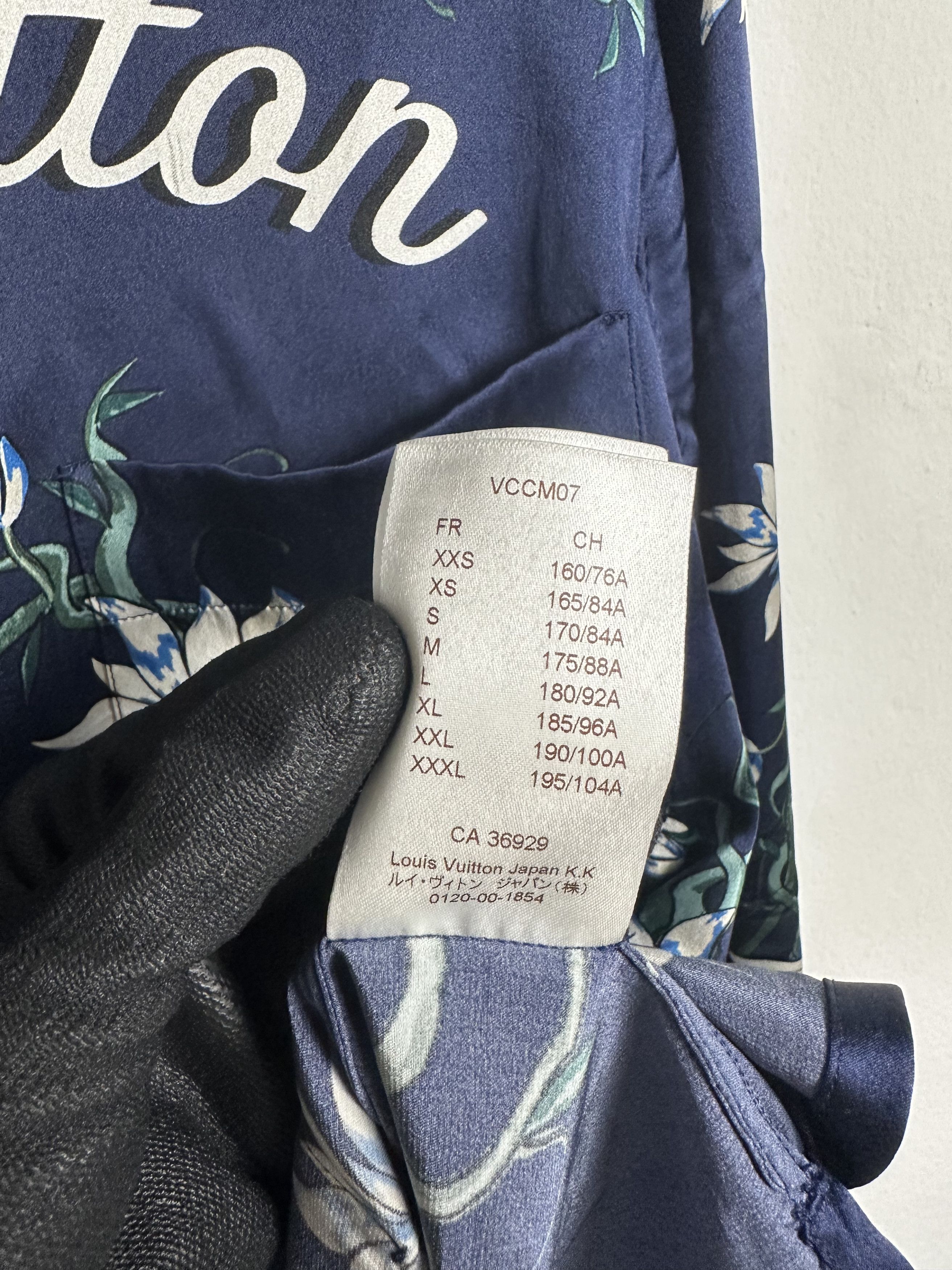 Louis Vuitton Louis Vuitton SS16 Panther Silk Pyjama Shirt Size US S / EU 44-46 / 1 - 11 Thumbnail