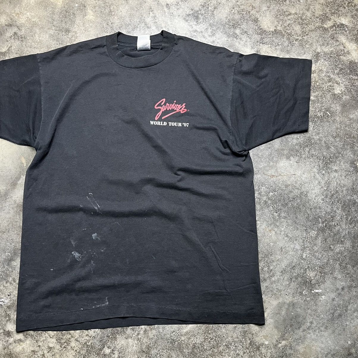 Vintage vintage 1997 survivor band faded tshirt Size US XL / EU 56 / 4 - 6 Thumbnail