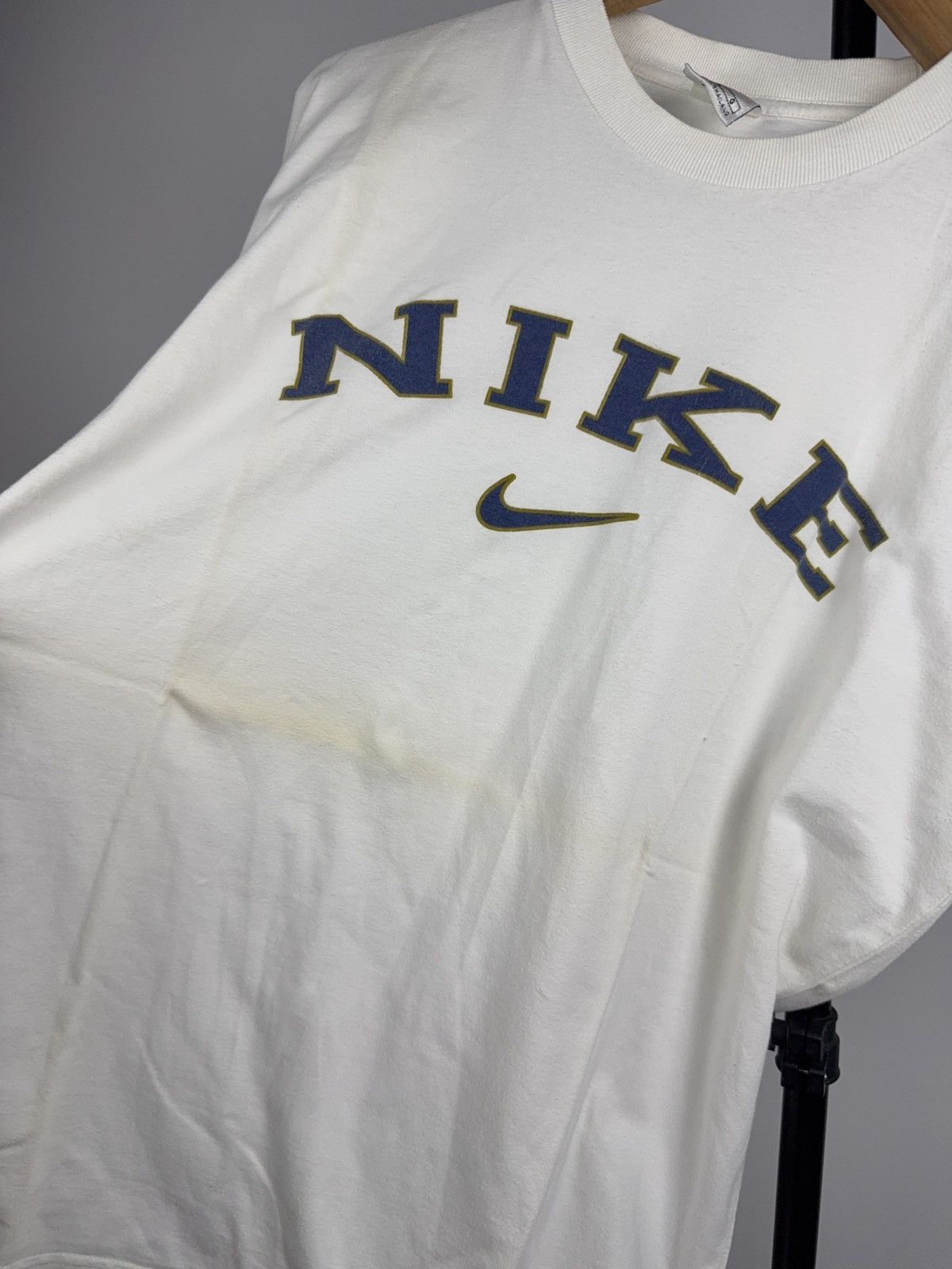 Nike Vintage 90s Retro Nike Big Logo Swoosh T-Shirt White 90s Size US L / EU 52-54 / 3 - 7 Thumbnail
