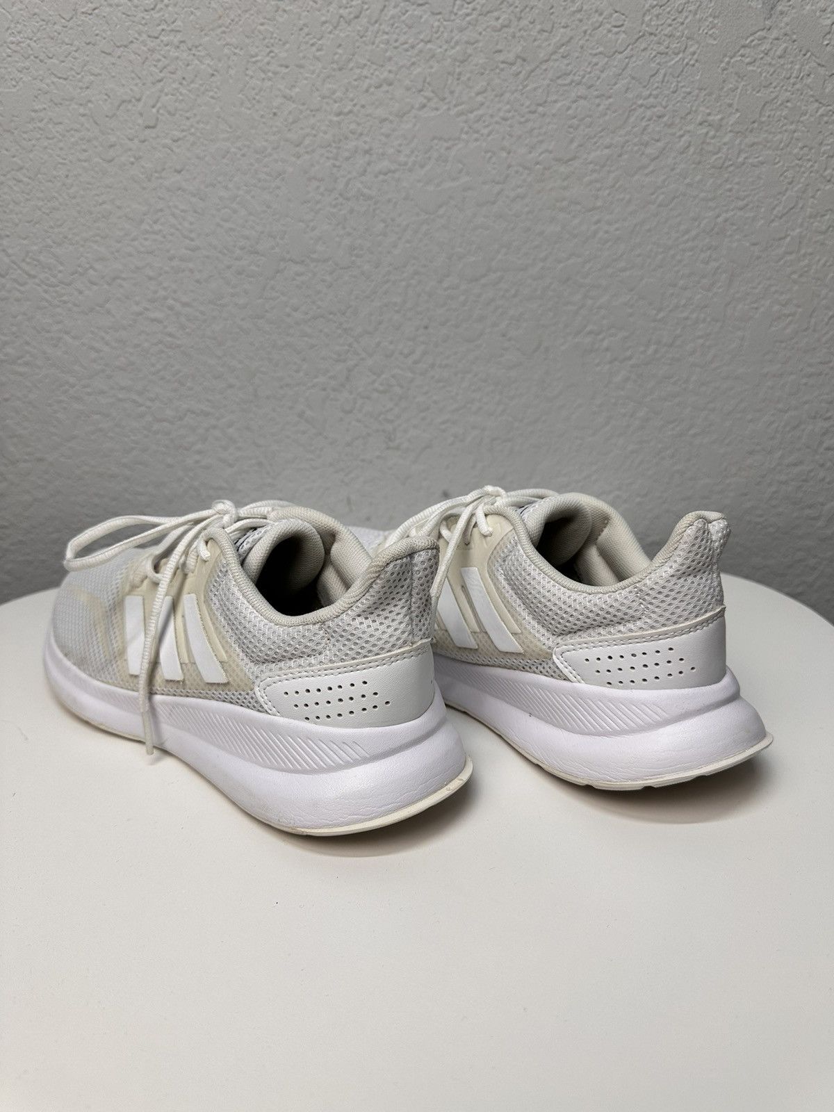 Adidas Adidas white sneakers running shoes triple minimal style Size US 8 / EU 41 - 4 Thumbnail