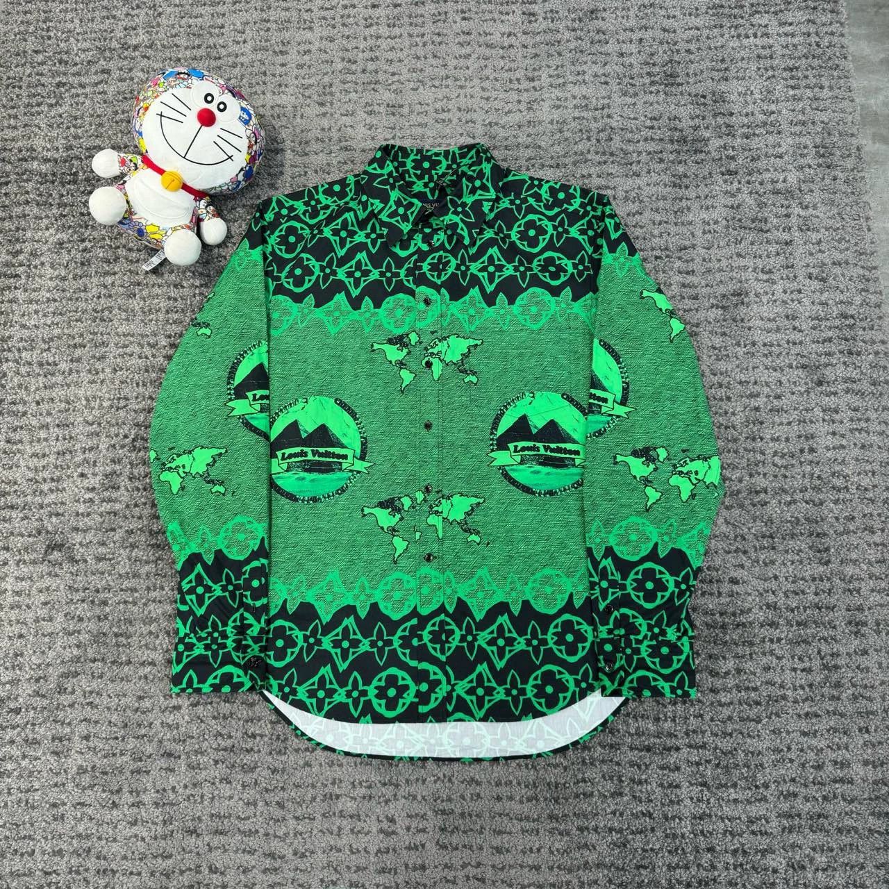 Louis Vuitton louis vuitton green printed shirt size M Size US M / EU 48-50 / 2 - 1 Thumbnail