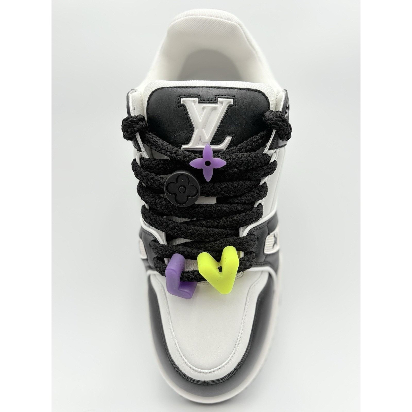 Louis Vuitton (10-10.5 US) Louis Vuitton Maxi ' Black White ' | EXCELLENT! Size US 10 / EU 43 - 11 Thumbnail