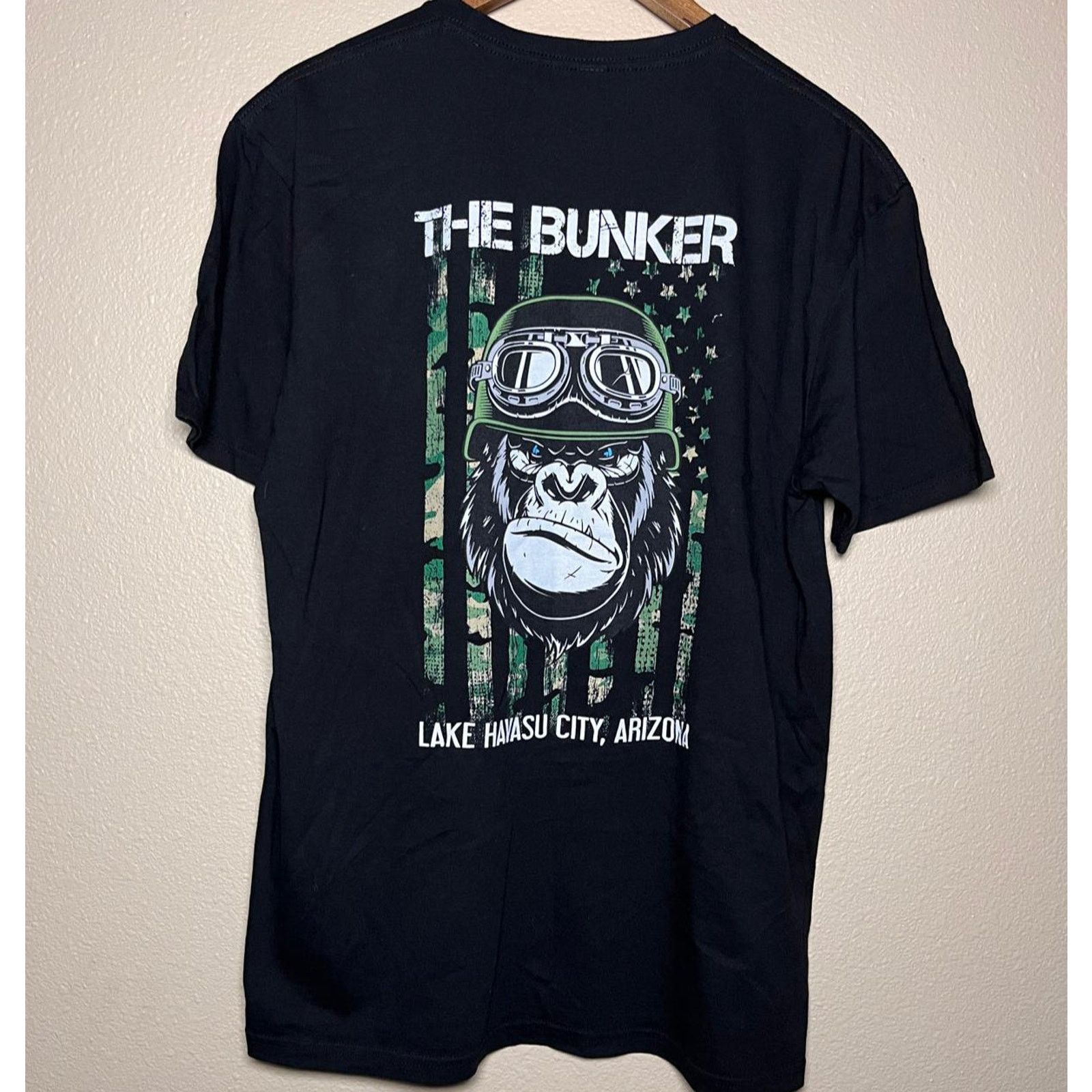 Gildan Gildan 🦍 “The Bunker” Gorilla Military Graphic Tee – Size L Size US L / EU 52-54 / 3 - 2 Thumbnail