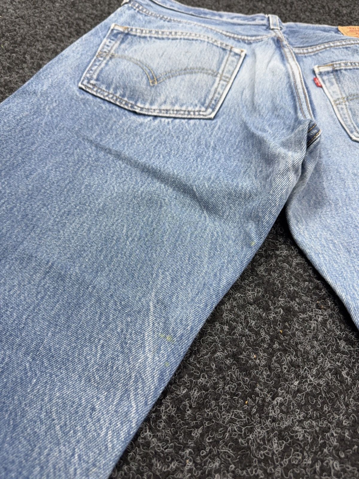 Levi's Vintage Clothing Vintage 90s Levi’s 501XX Distressed Western USA Faded Jeans Size US 32 / EU 48 - 18 Thumbnail