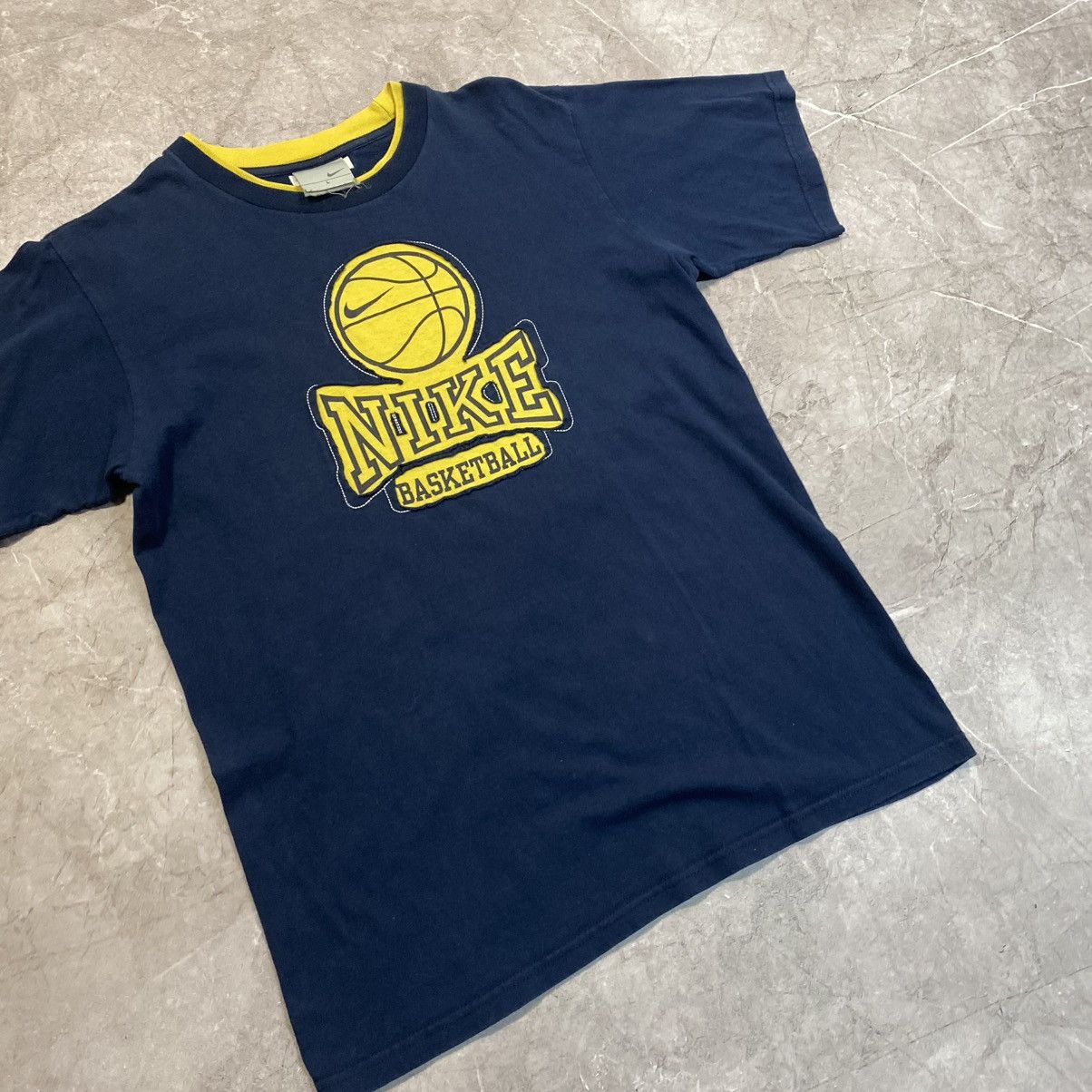 Nike × Vintage VINTAGE NIKE BASKETBALL TEE BIG LOGO FADED 00s Size US L / EU 52-54 / 3 - 5 Thumbnail