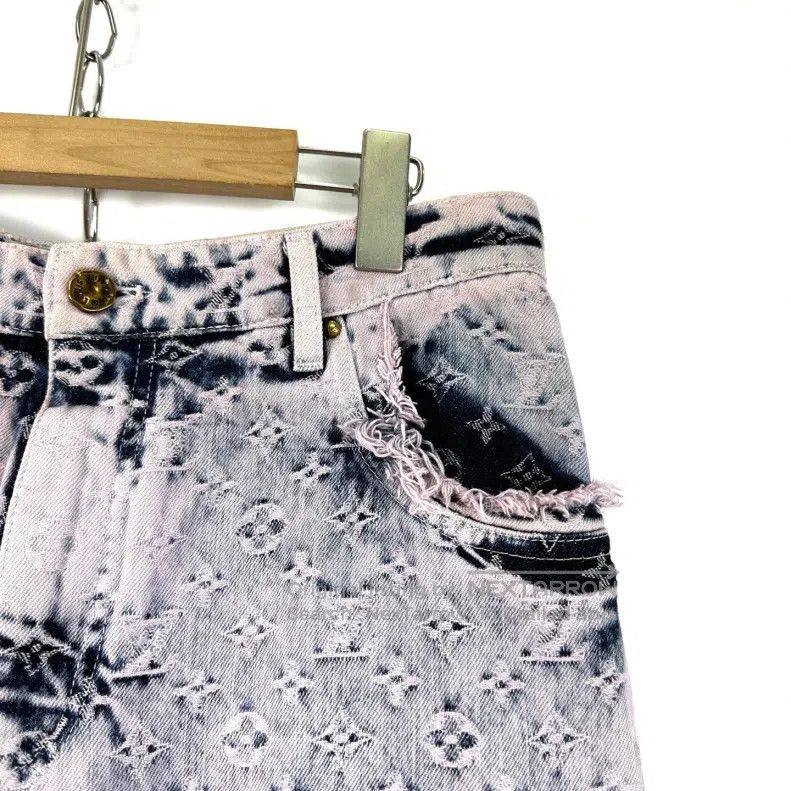 Louis Vuitton Louis Vuitton Lavender multi-pocket tasseled denim logo je Size US 33 - 5 Thumbnail