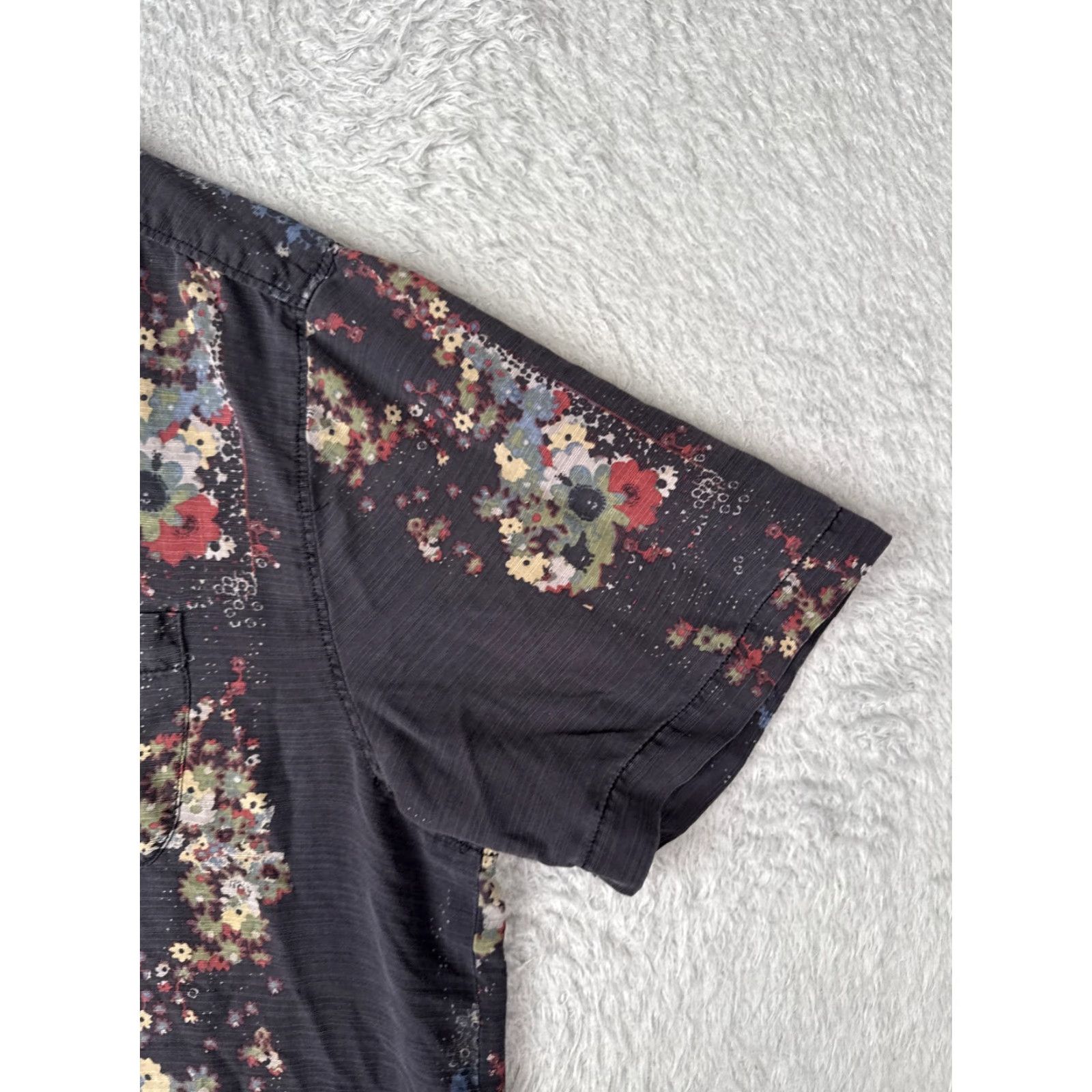 Tommy Bahama VINTAGE Tommy Bahama Shirt Men Extra Large Black Floral 100% Silk Hawaiian Button Up Size US XL / EU 56 / 4 - 2 Thumbnail