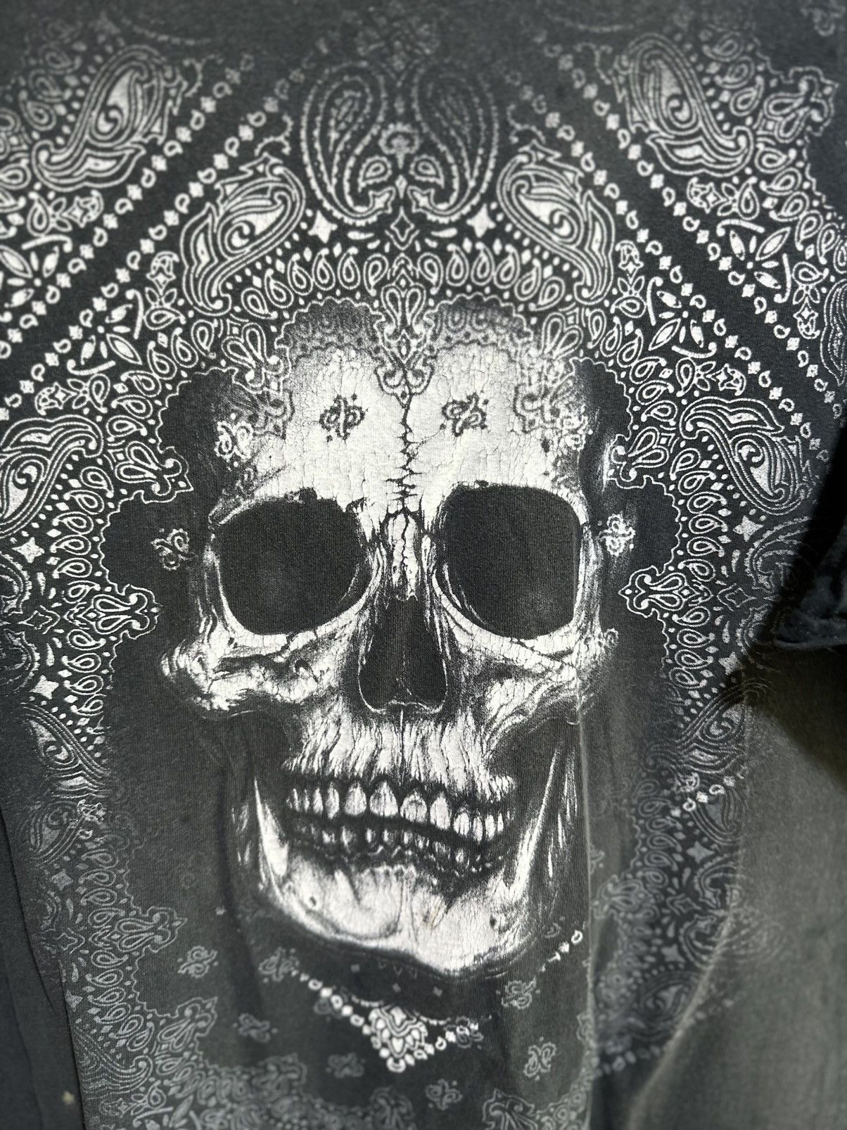 Japanese Brand Thrashed Vintage Bandanna Skull Head Faded Tee Size US XXL / EU 58 / 5 - 2 Thumbnail