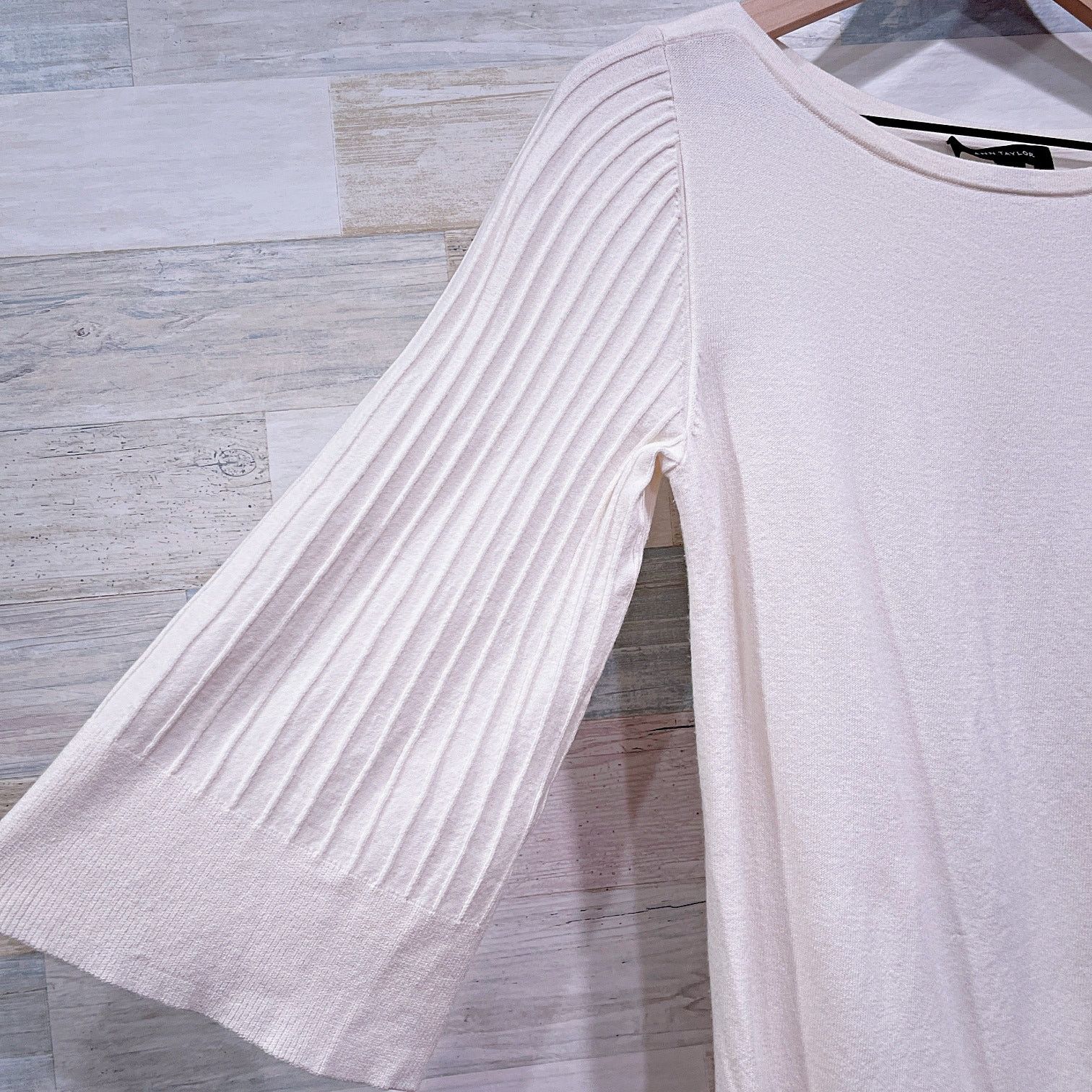 Ann Taylor Ann Taylor 3/4 Flared Pintuck Sleeve Blouse Cream Womens XS Size XS / US 0-2 / IT 36-38 - 3 Thumbnail