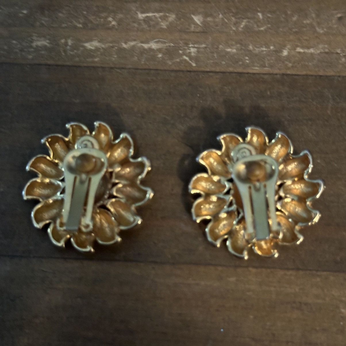 Vintage Vintage gold tone clip on sunflower earrings Size ONE SIZE - 4 Thumbnail