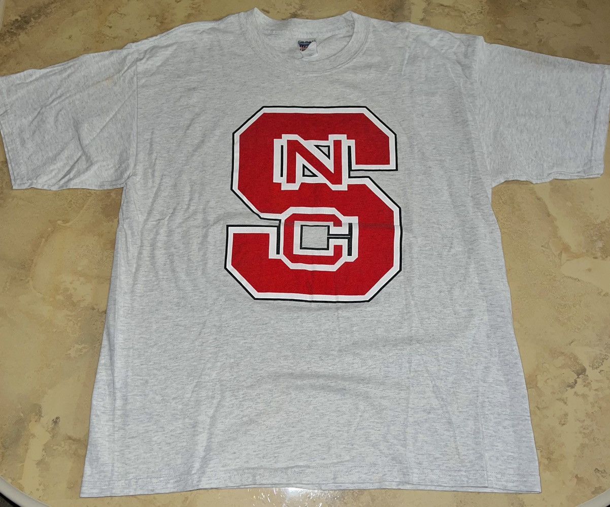 NCAA × Vintage VINTAGE NC STATE BIG LOGO T-SHIRT Size US XL / EU 56 / 4 - 5 Thumbnail