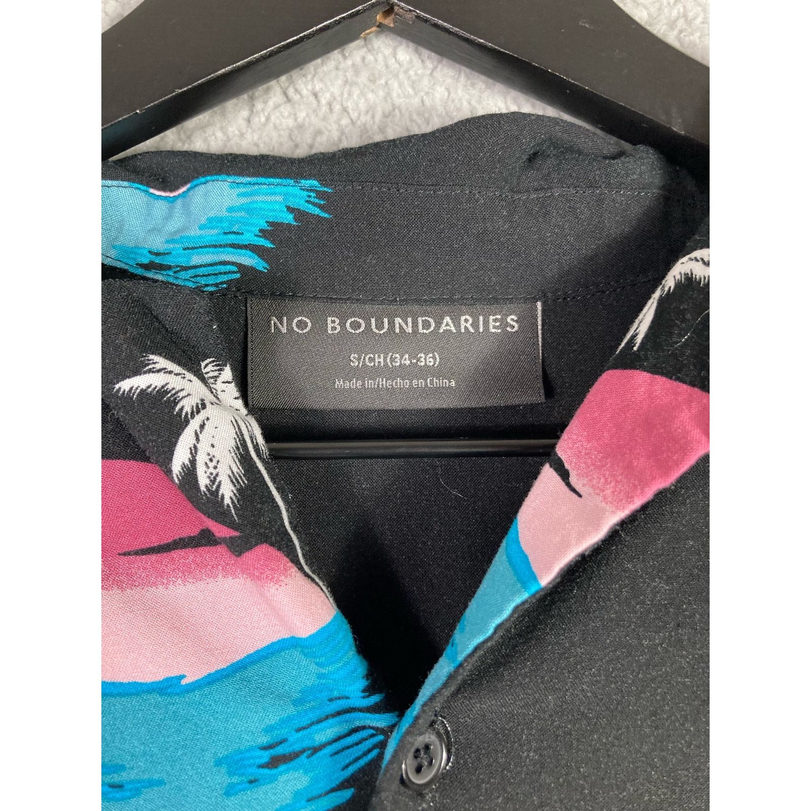 Other No Boundaries Men's Hawaiian Floral Short Sleeve Shirt S Size US S / EU 44-46 / 1 - 8 Thumbnail
