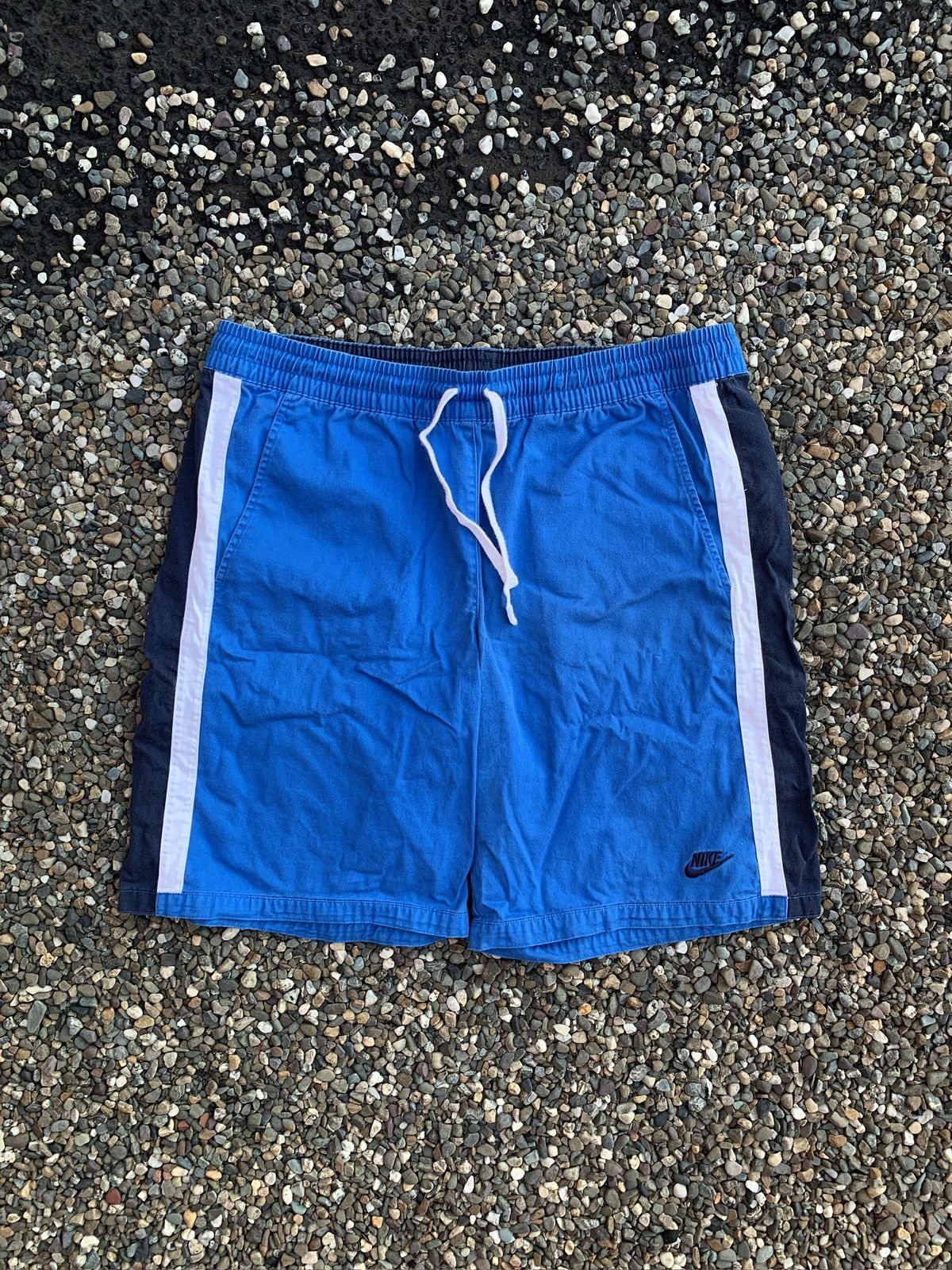 Nike Vintage y2k Nike Sportswear Khaki Striped Chino Shorts Size US 36 / EU 52 - 1 Thumbnail
