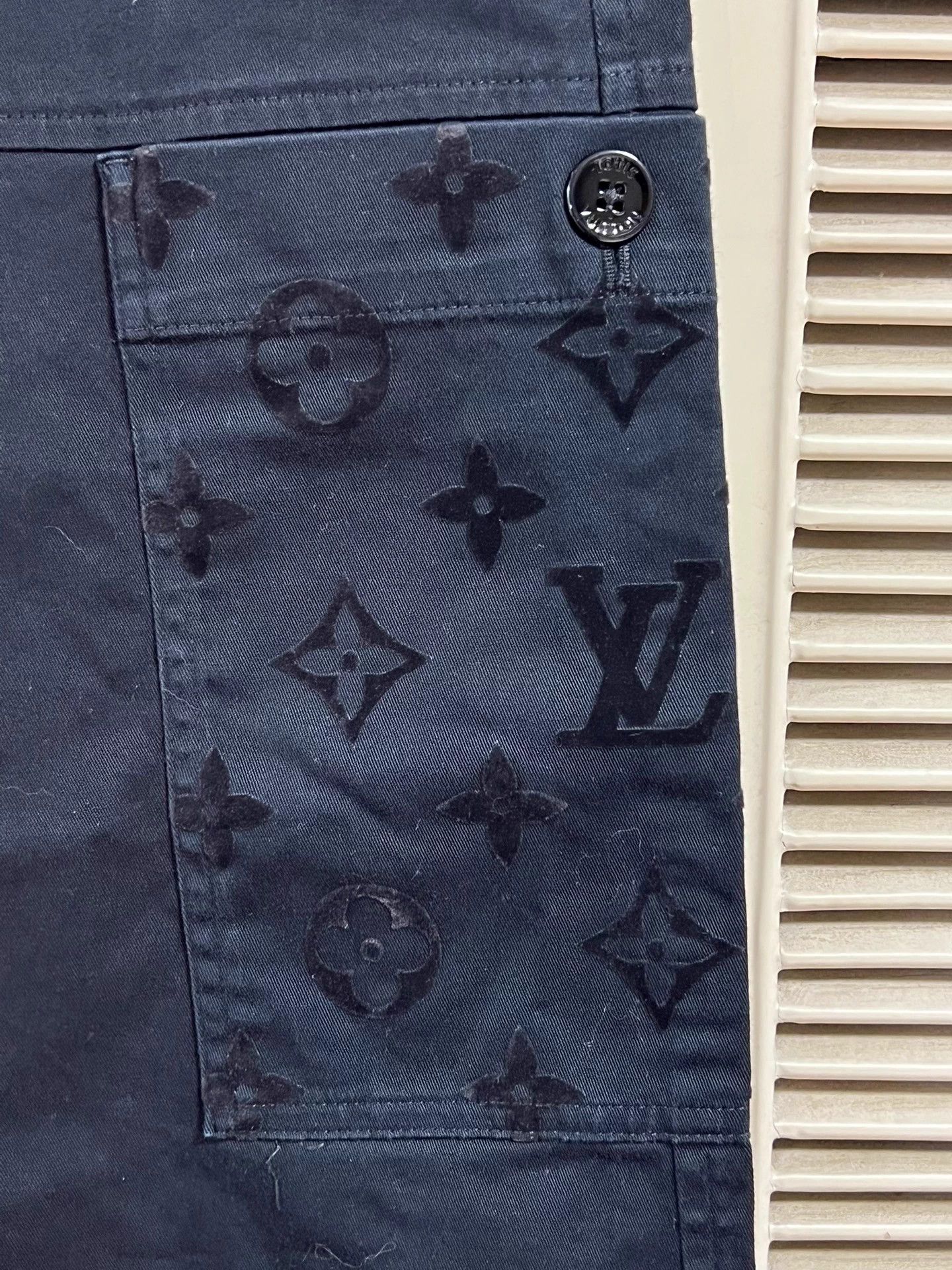 Louis Vuitton LV men's 48 black flocked monogram cargo pants Size US 32 / EU 48 - 3 Thumbnail