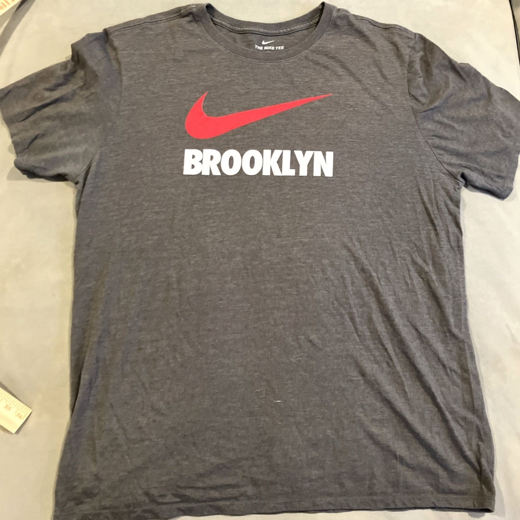 Nike NIKE Gray T Shirt Men's XL BROOKLYN Center Swoosh Big Logo Awesome Size US XL / EU 56 / 4 - 2 Thumbnail