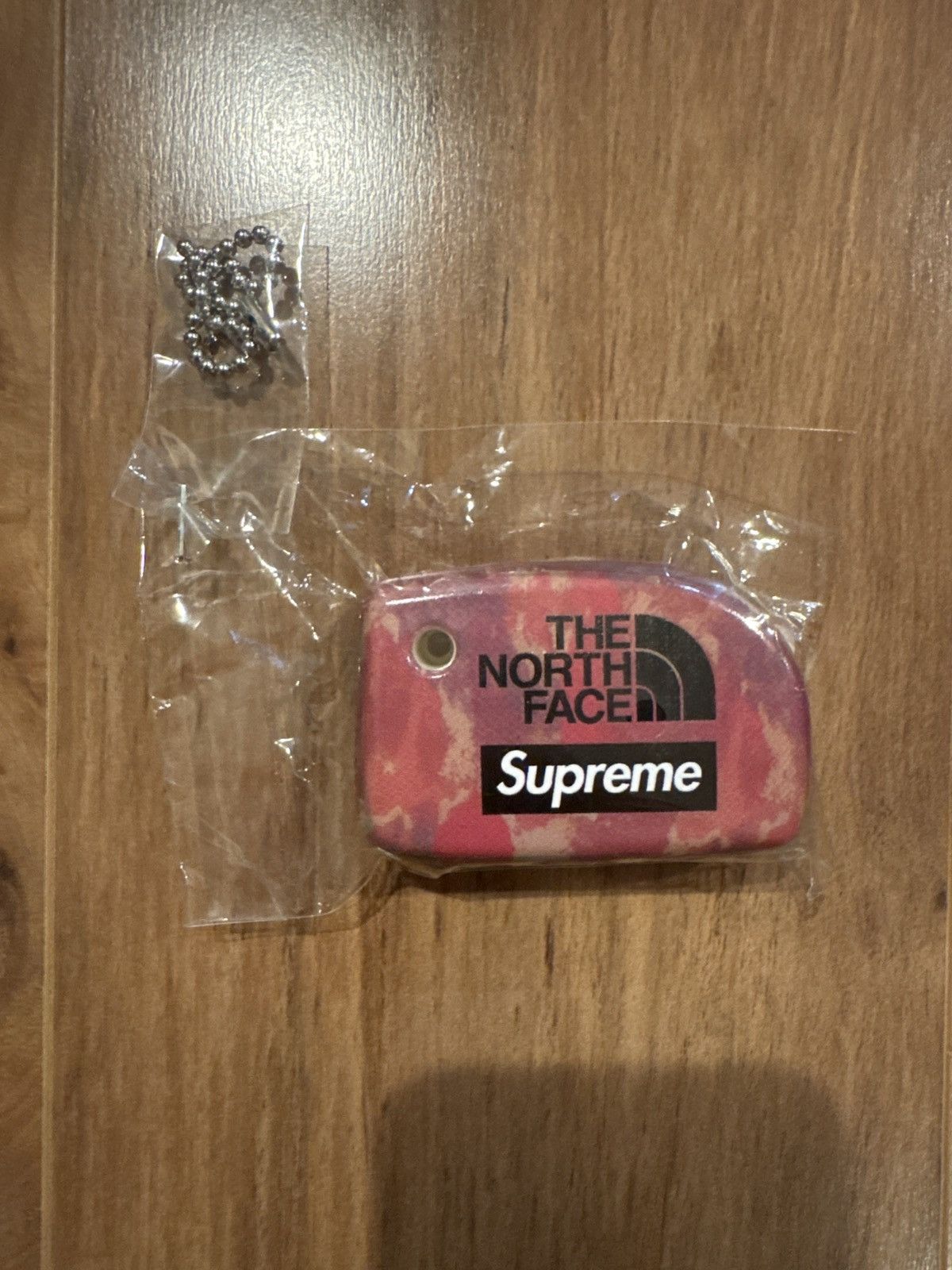 シュプリーム　North Face Floating keychain　黒 2025年最新】Supreme The North Face Floating Keychainの人気