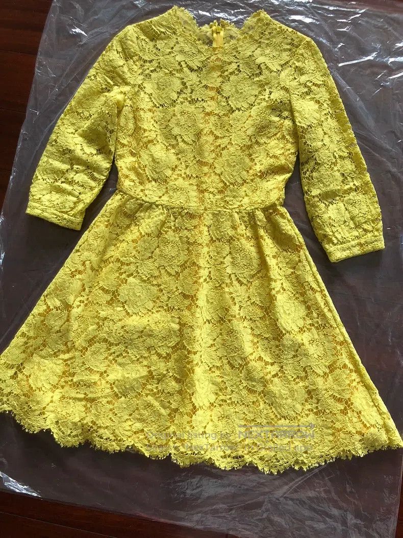 Valentino Valentino Lace dress with quarter-sleeved sleeves Size S / US 4 / IT 40 - 1 Thumbnail