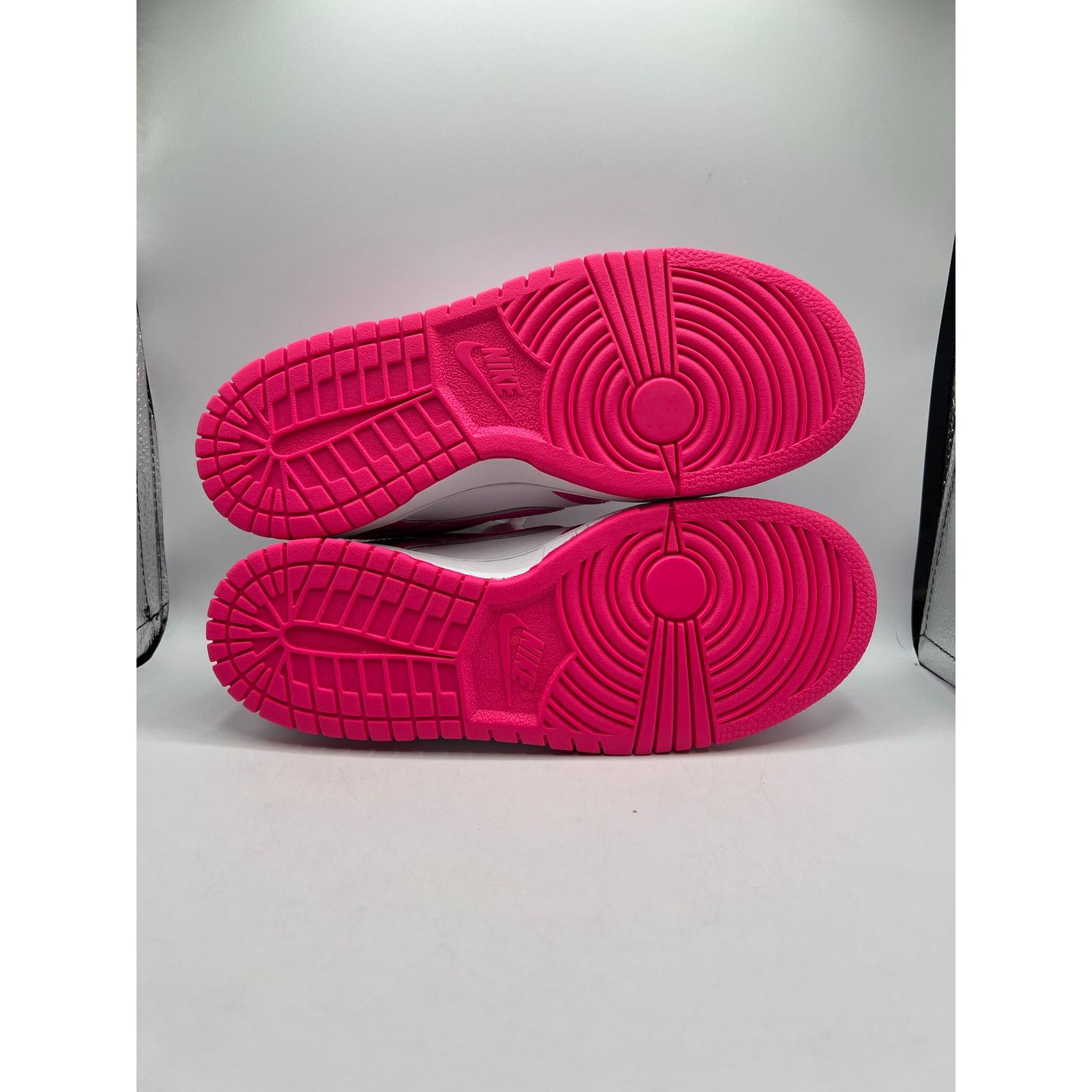 Nike Nike Dunk Low GS “Laser Fuchisa” size 7y/8.5 women’s Size US 8.5 / IT 38.5 - 5 Thumbnail