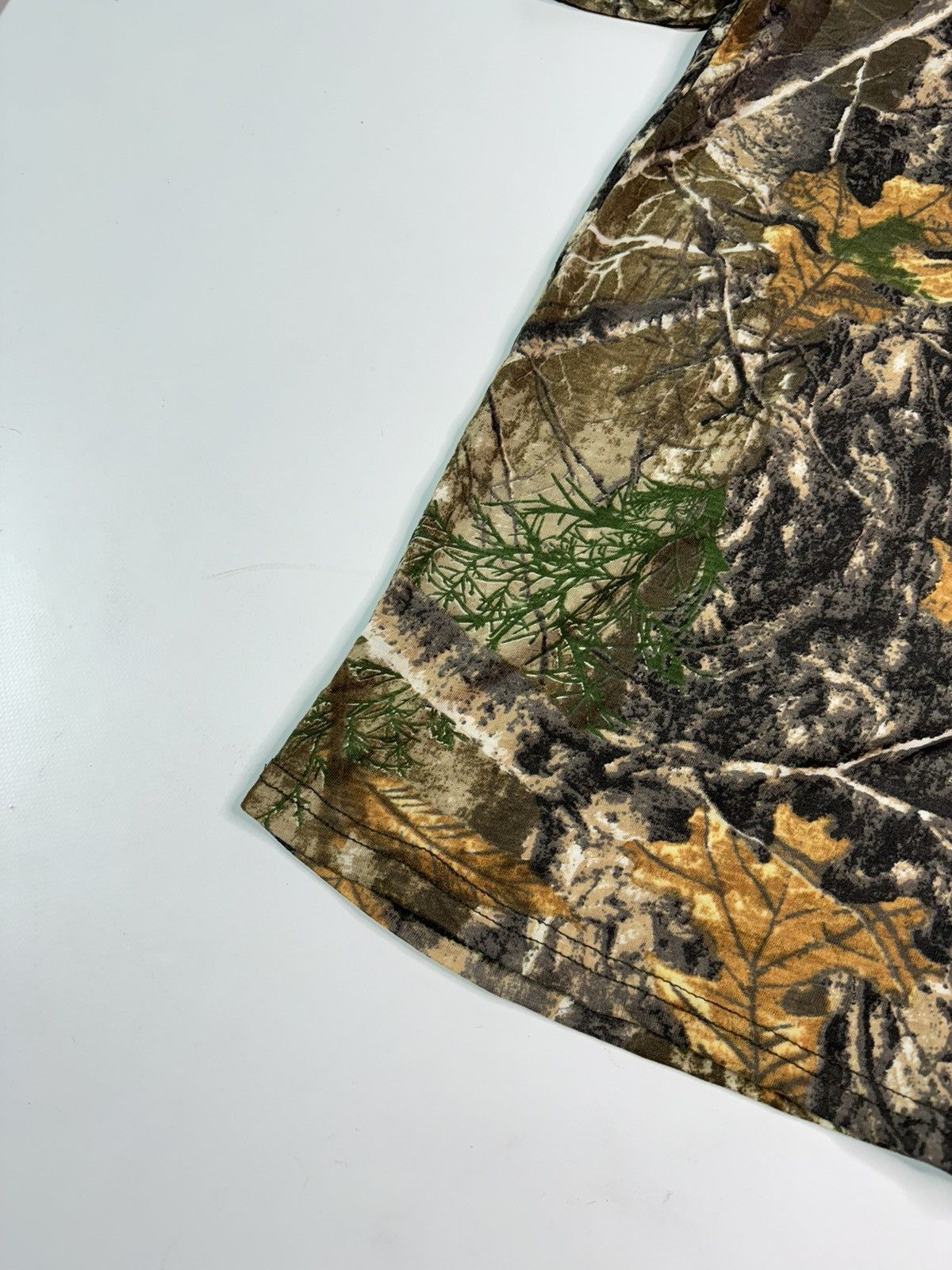 Japanese Brand × Realtree Vintage Realtree tee mossy oaks y2k camo swag drip skater Size US XL / EU 56 / 4 - 2 Thumbnail