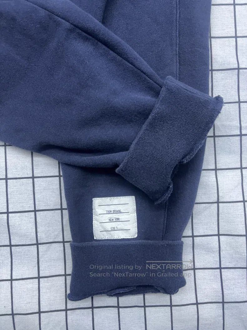 Thom Browne Thom Browne size 5 Classic preppy style four-stripe drawstr Size US 43 - 6 Thumbnail