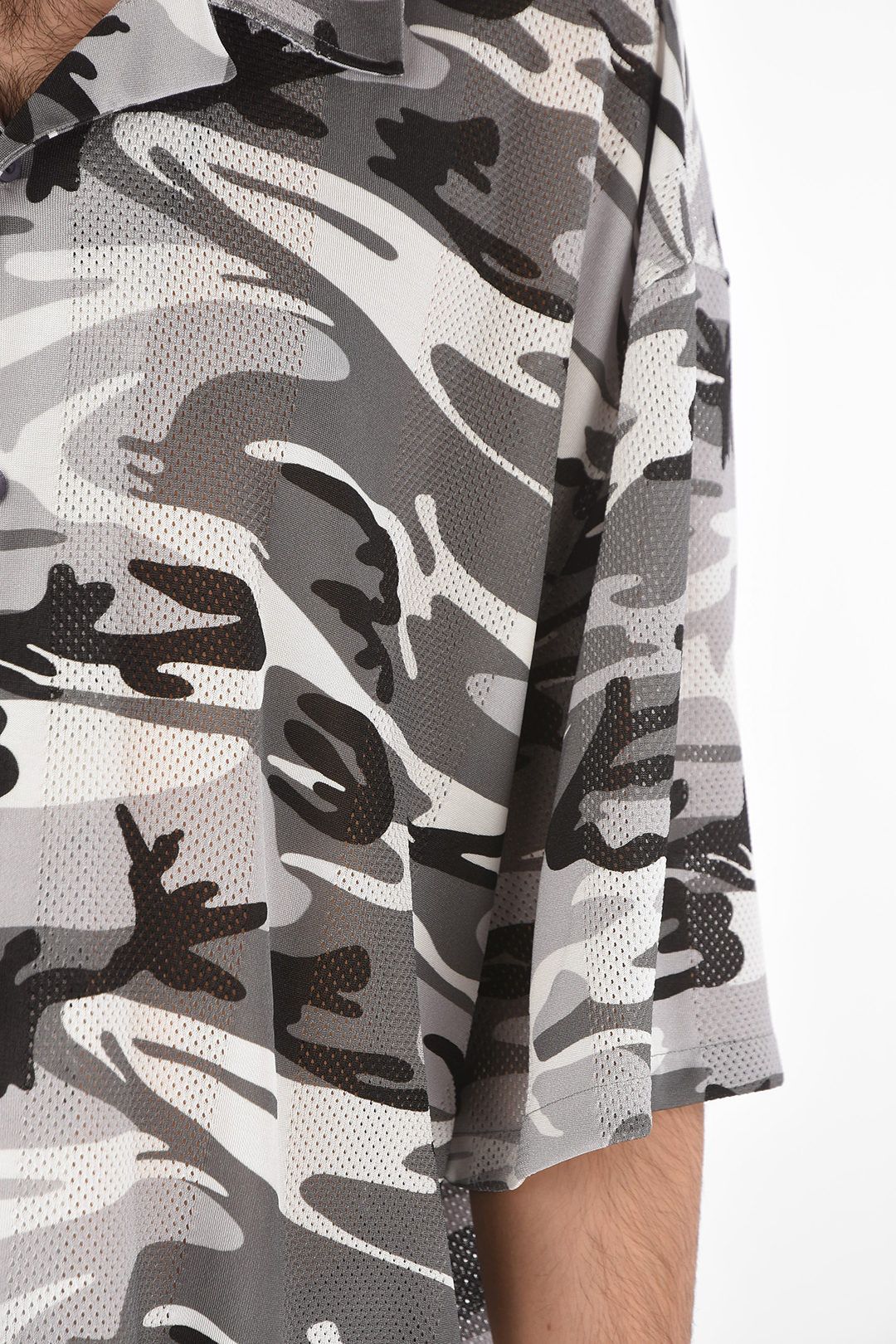 Balenciaga o1tko10825 Oversized Camo Mesh Shirt in Multicolor Size US S / EU 44-46 / 1 - 3 Thumbnail
