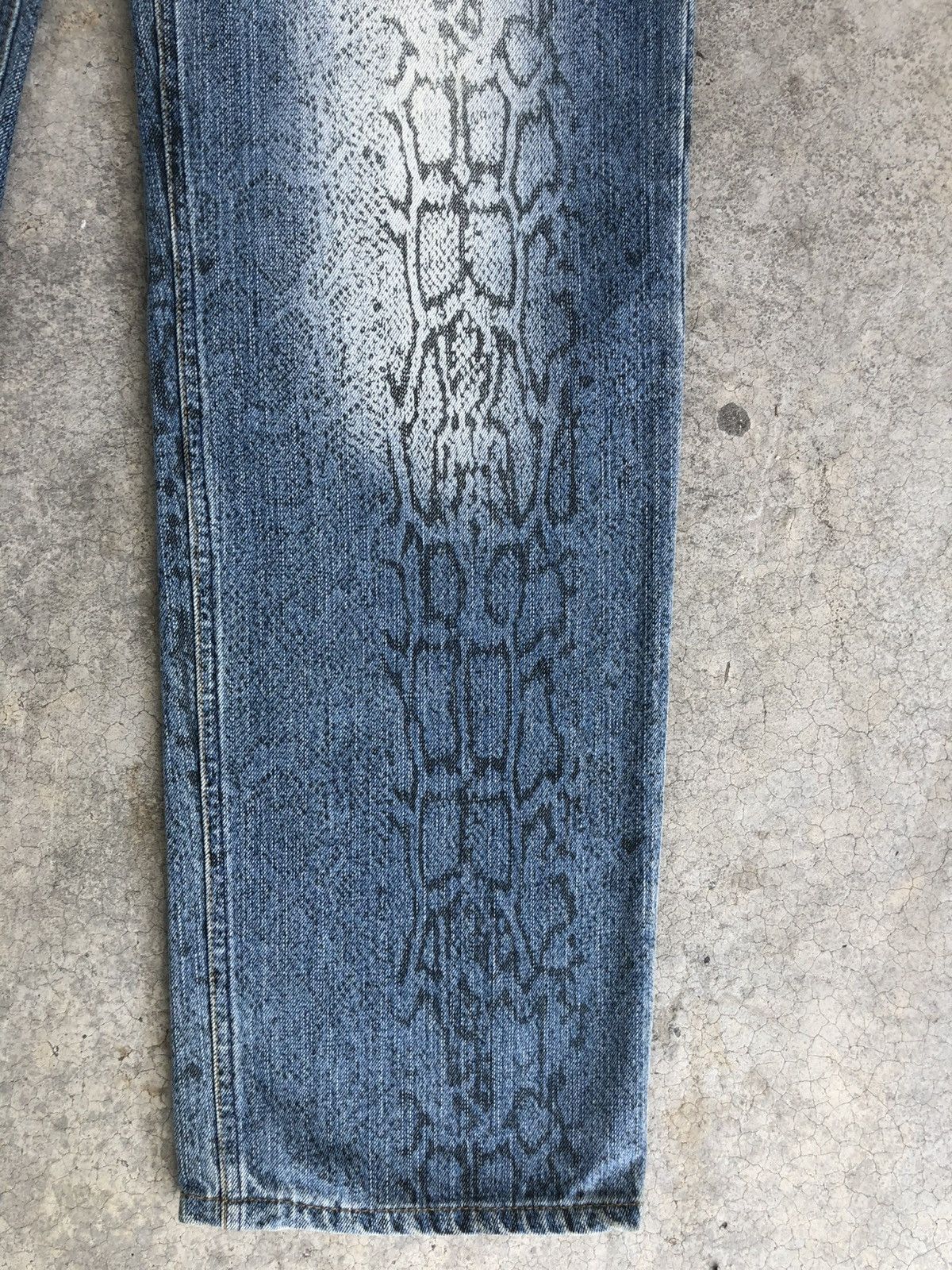 Karakuri Tamashii Karakuri Tamashii Embroidered Snake Skin Distressed Size US 32 / EU 48 - 7 Thumbnail