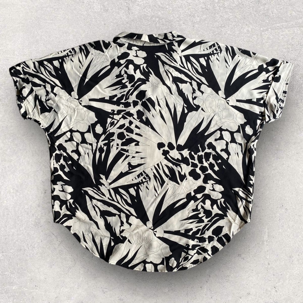 Saint Laurent Paris SS20 Saint Laurent Jungle Shark Collar Shirt Size US M / EU 48-50 / 2 - 6 Thumbnail