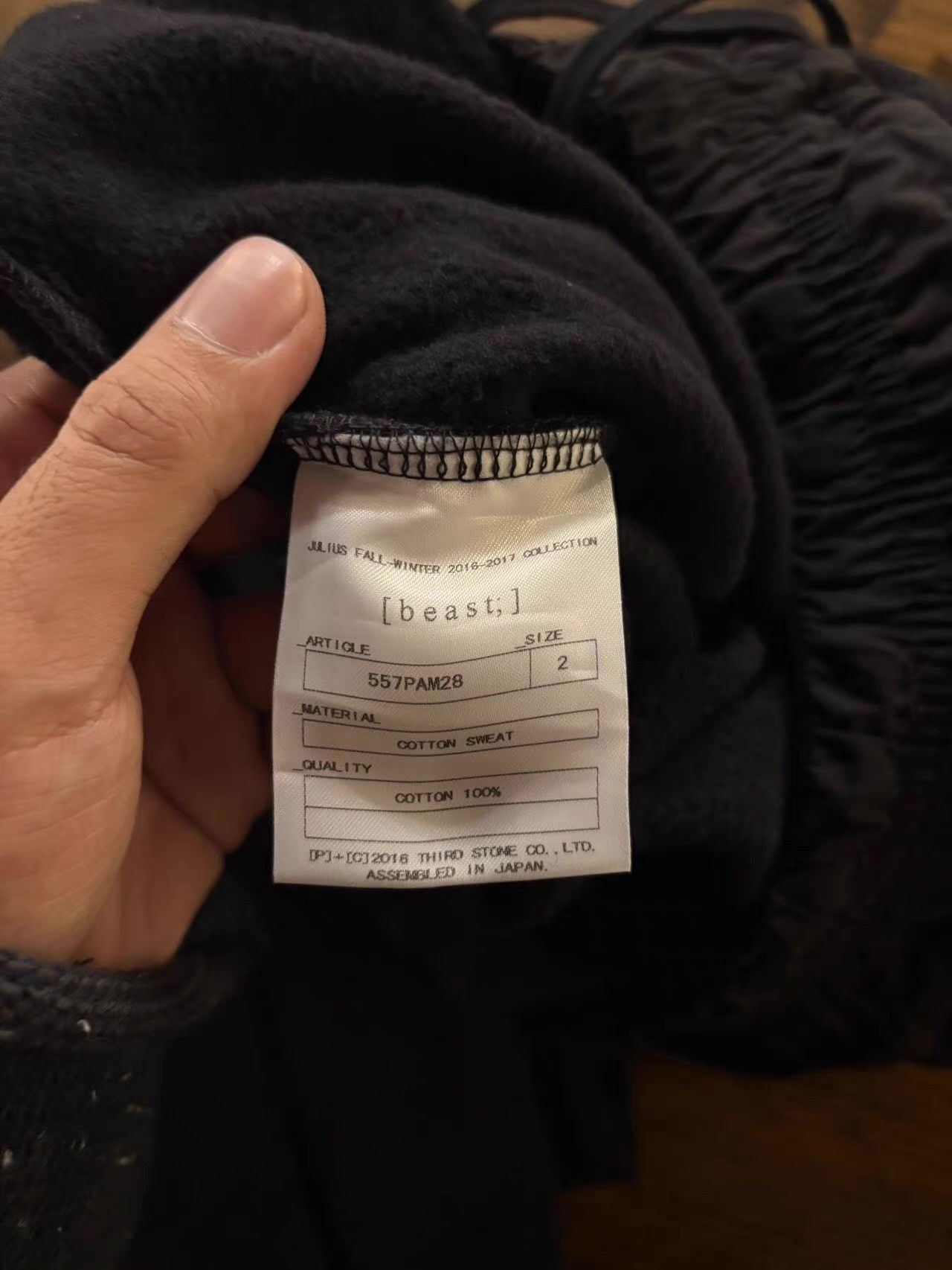 Julius JULIUS 16FW Black Draped Sabre Pleated Pants Ｑ25 Size US 32 / EU 48 - 6 Thumbnail
