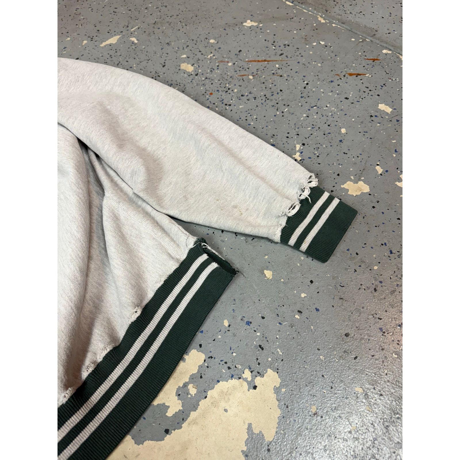 Champion distressed 90s champion reverse weave sweatshirt Size US XL / EU 56 / 4 - 9 Thumbnail