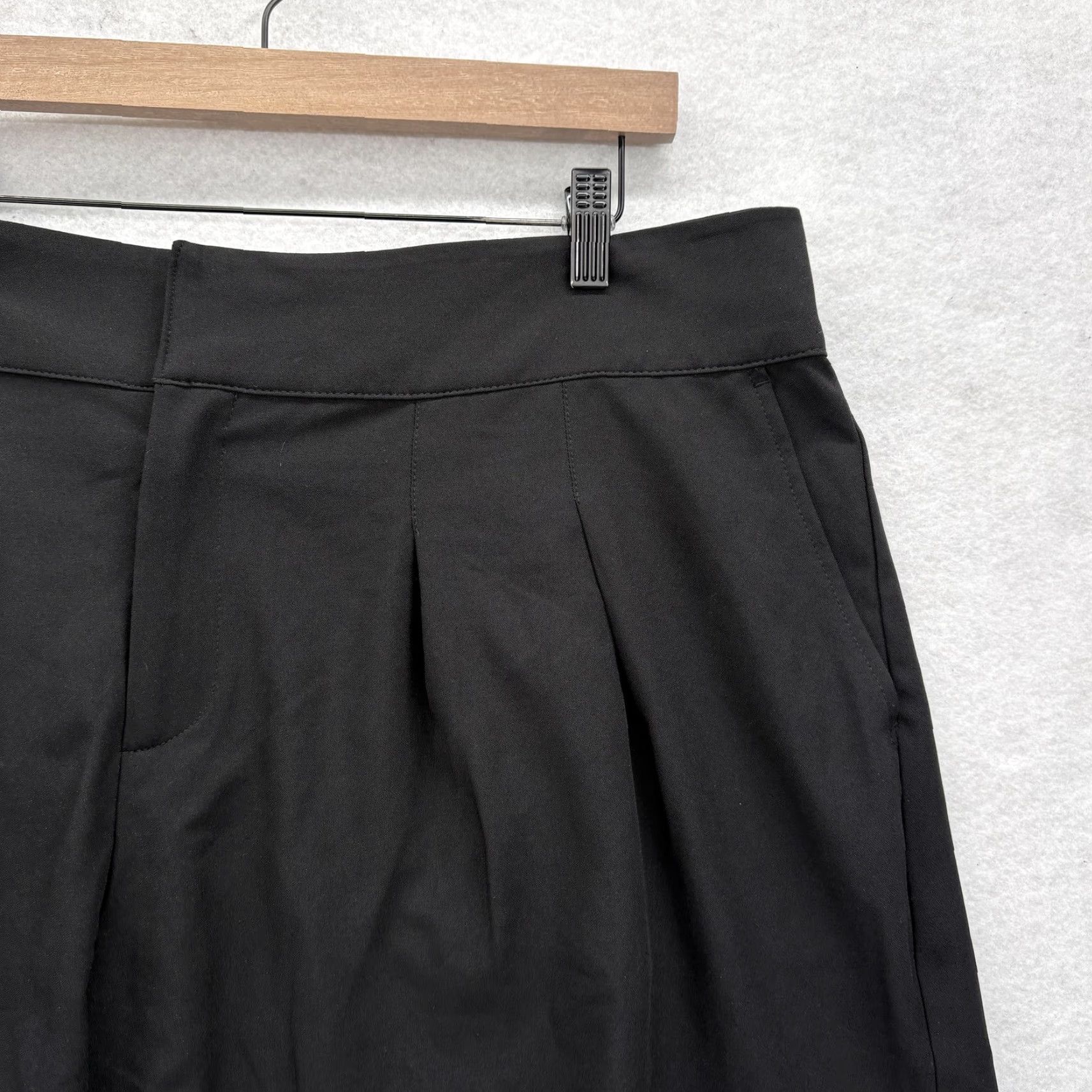 Torrid Torrid Black Wide Leg Studio Crepe Shorts Womens 20 Plus Belted Chino NWT Pu ll On Elastic Pocket 5in Inseam Summer Casual Business Times Womens Size 42" / US 20 - 2 Thumbnail