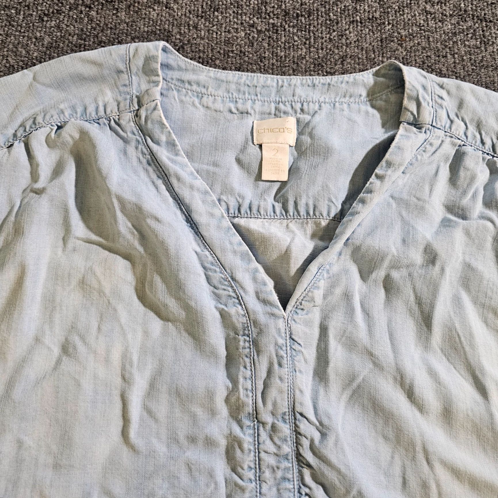 Vintage Chicos Top Shirt Womens L Blue Denim Chambray Short Sleeve V Neck Casual Shirt Women L Blue Chambray Size L / US 10 / IT 46 - 2 Thumbnail