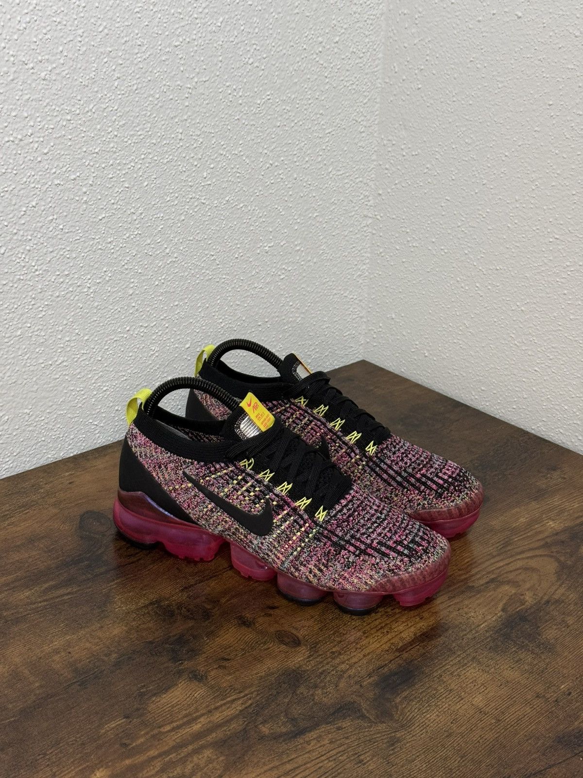 Nike Nike Air VaporMax Flyknit 3 Black Pink Blast size 8.5 No box Size US 8.5 / IT 38.5 - 1 Thumbnail