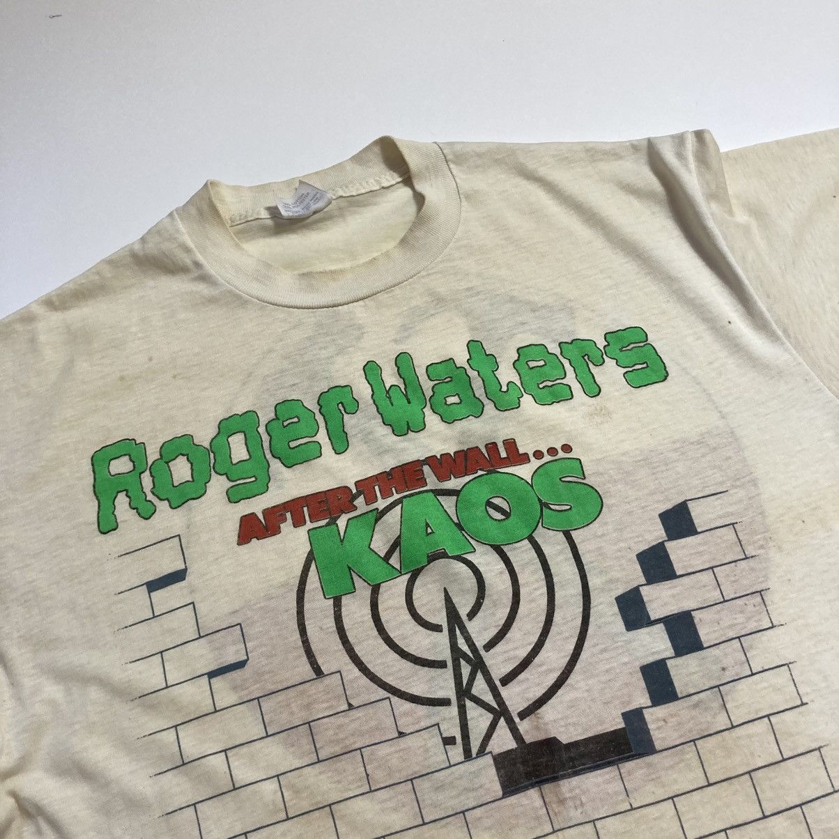 Band Tees 80s roger waters pink floyd kaos psychedelic rock band tee Size US XL / EU 56 / 4 - 3 Thumbnail