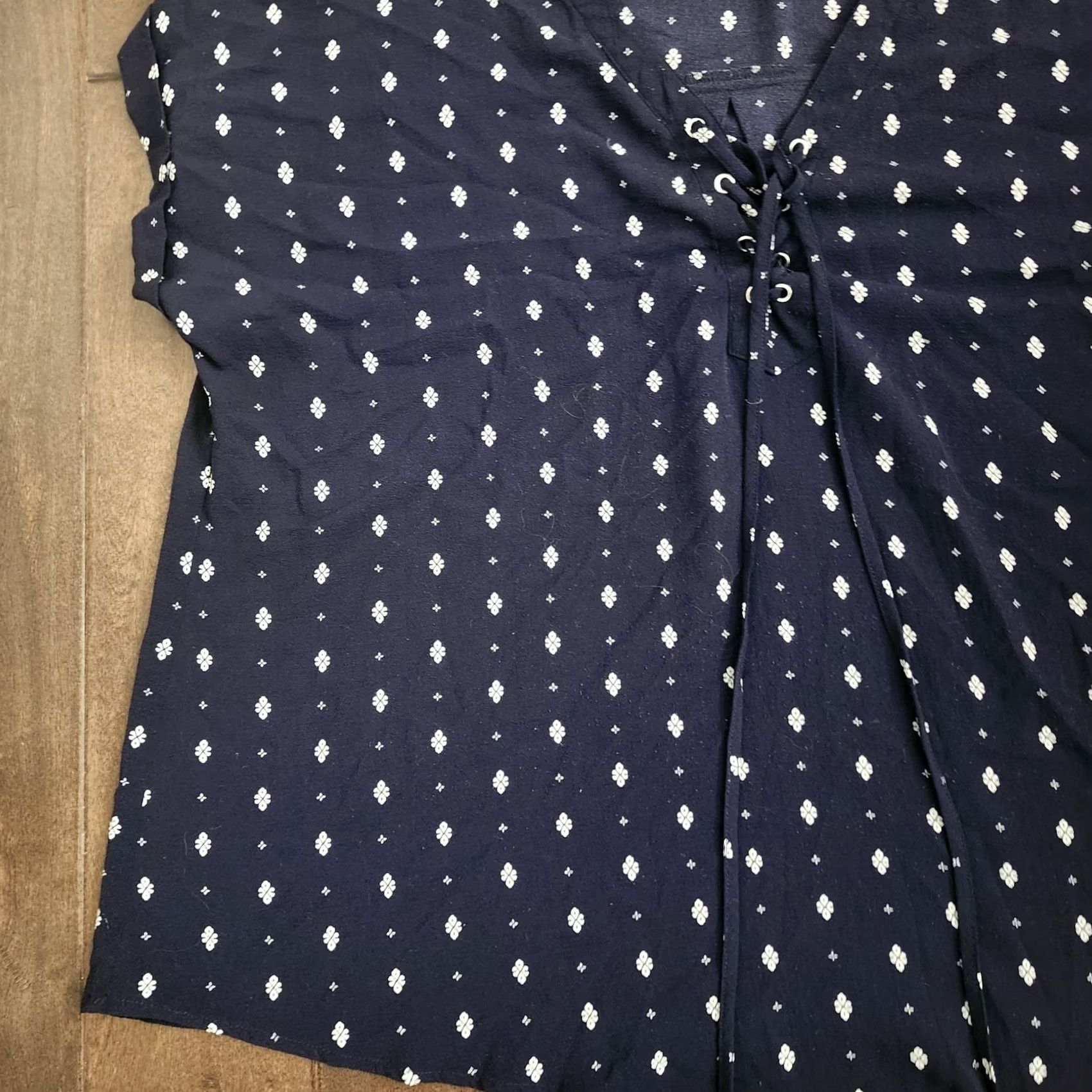 Vintage VINTAGE Flower & Feather Womens 2XL Navy Blue Lace Up Floral Short Sleeve Blouse Size XXL / US 16-18 / IT 52-54 - 3 Thumbnail