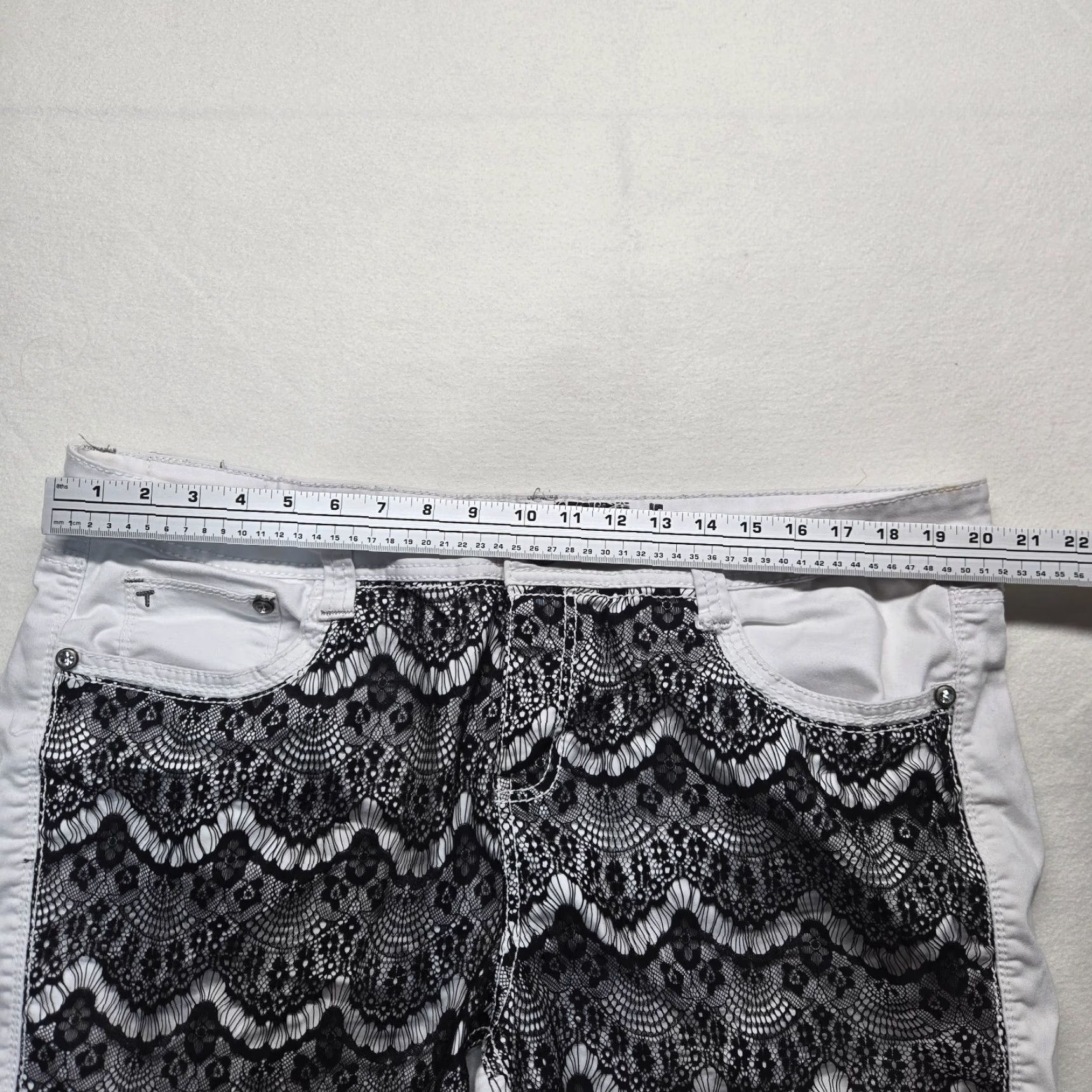 Vintage Truth be told Shorts White Denim Black Lace Adult Women's 22 Low Rise Fit Size 40" / US 18 - 4 Thumbnail