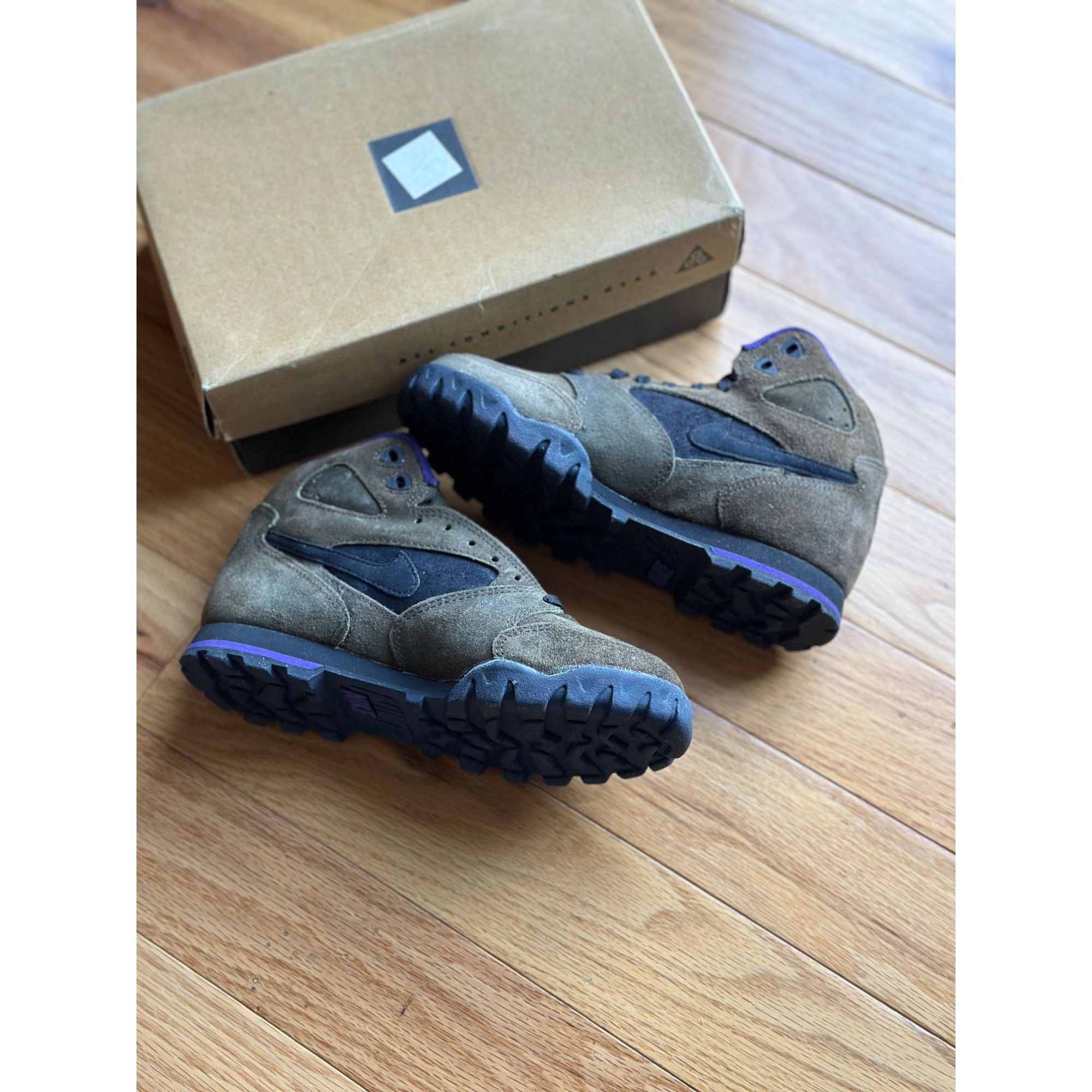 Nike VINTAGE 1993 NIKE CALDERA HIKING BOOTS WOMENS SIZE 7W PURPLE Size US 7.5 / IT 37.5 - 9 Thumbnail